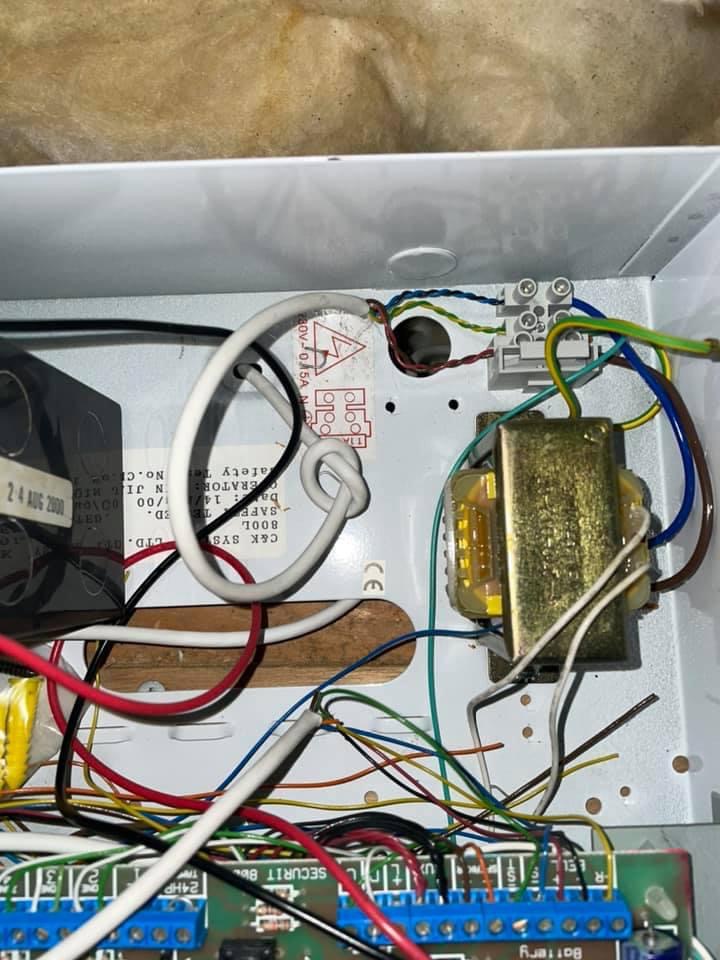 [ElectriciansForums.net] Dodgy trade pictures for your amusement! - 1 Million Views!