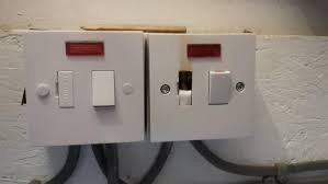 [ElectriciansForums.net] Manufacturer recommends 32amp breaker for 2kw appliance?