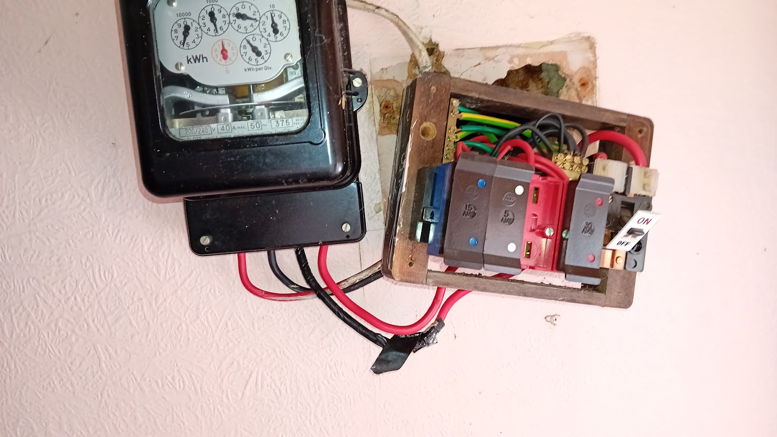 [ElectriciansForums.net] Dodgy trade pictures for your amusement! - 1 Million Views!