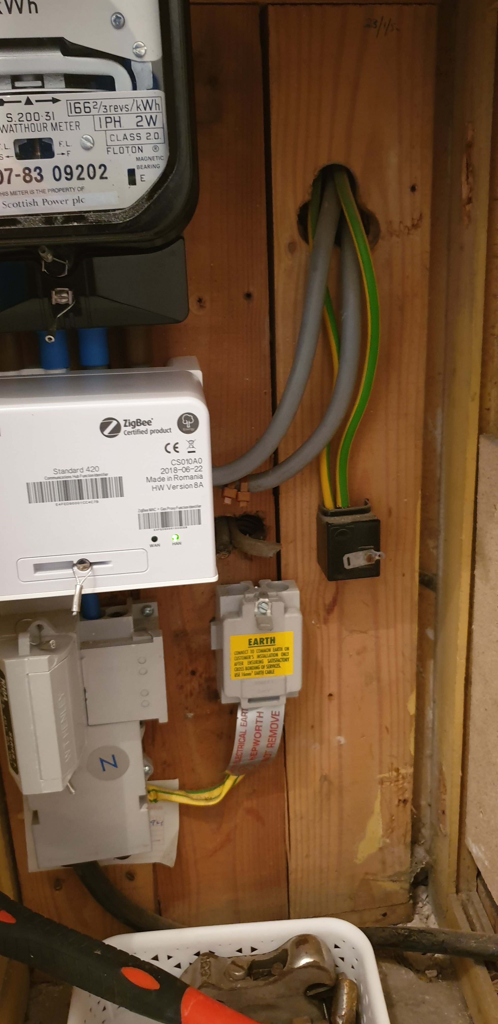 [ElectriciansForums.net] Advice needed on unconnected earth wire.