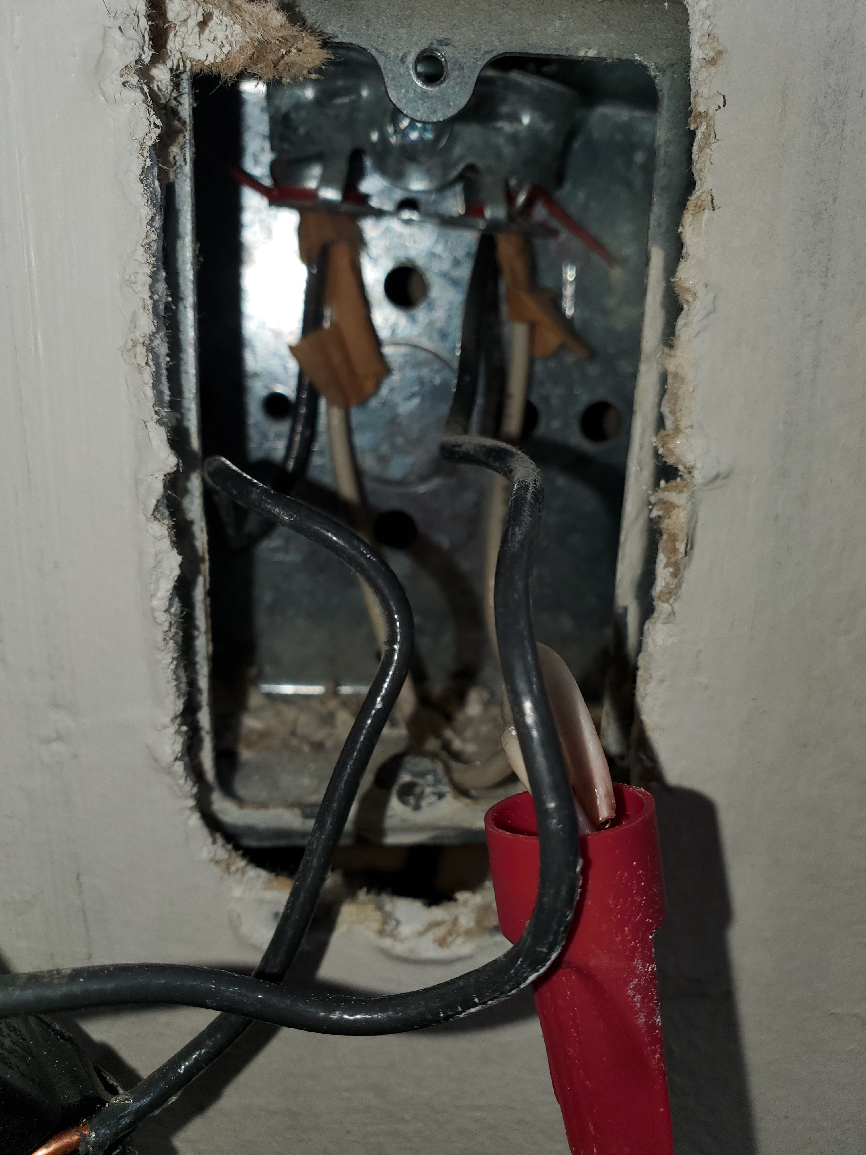 [ElectriciansForums.net] Help with light switch plz