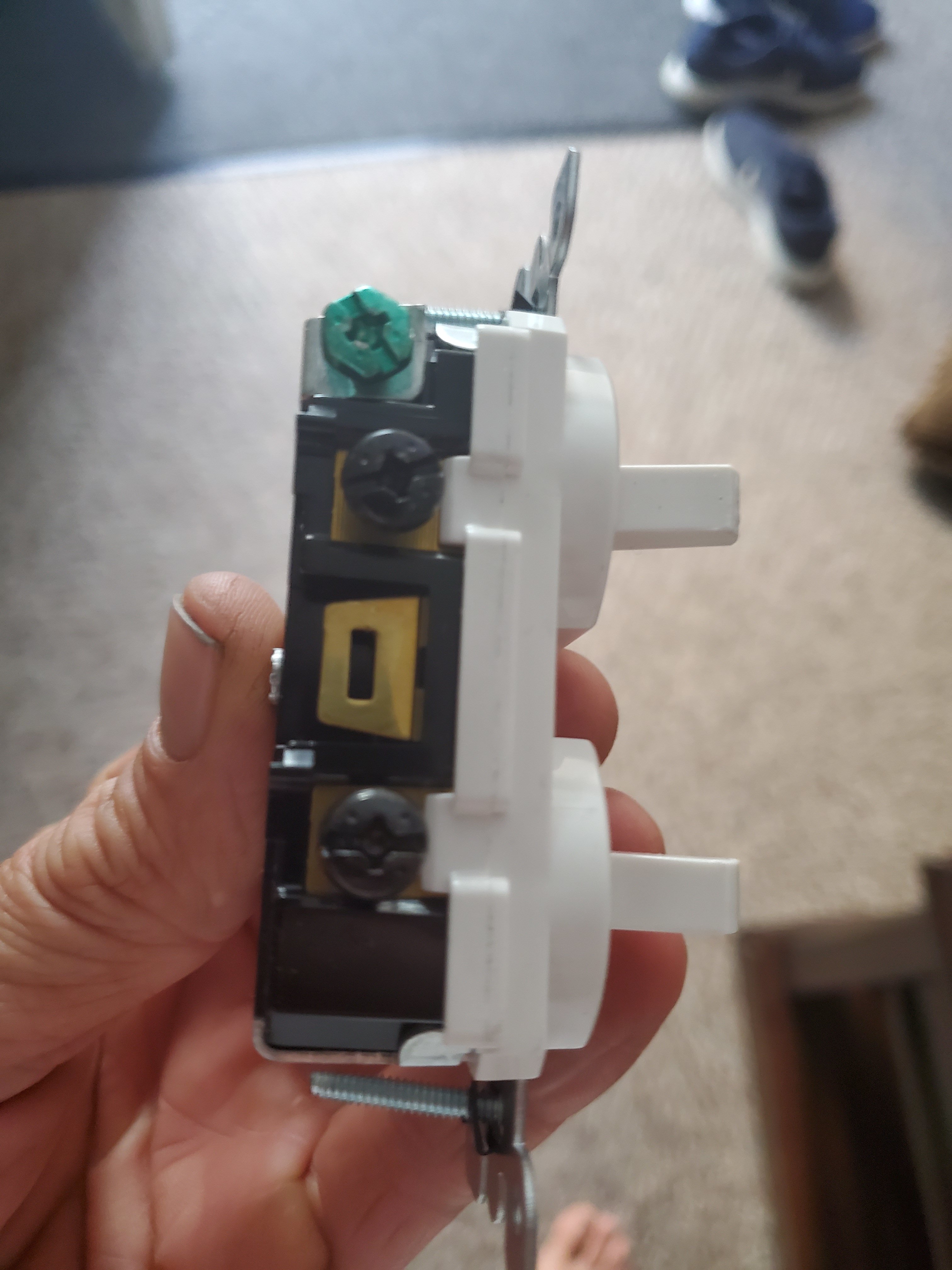 [ElectriciansForums.net] Help with light switch plz