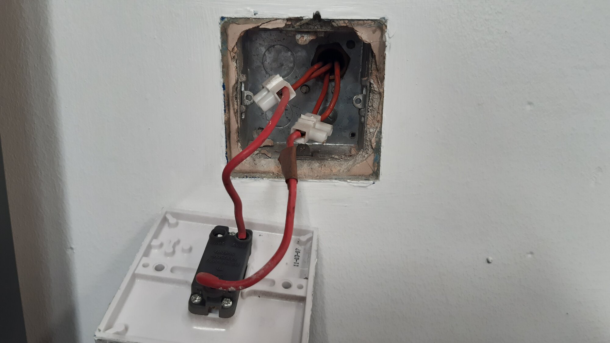 [ElectriciansForums.net] Dodgy trade pictures for your amusement! - 1 Million Views!