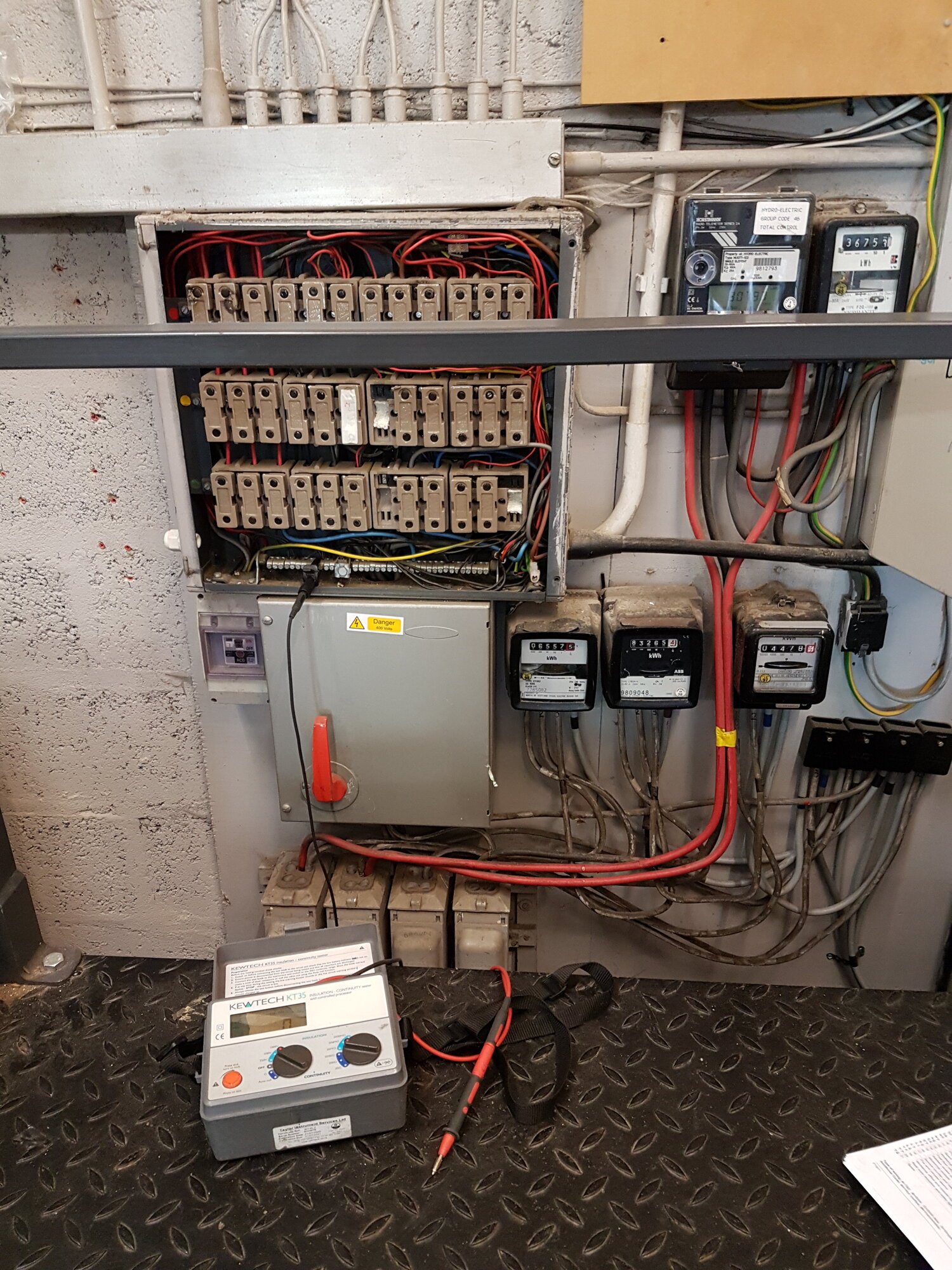 [ElectriciansForums.net] Dodgy trade pictures for your amusement! - 1 Million Views!