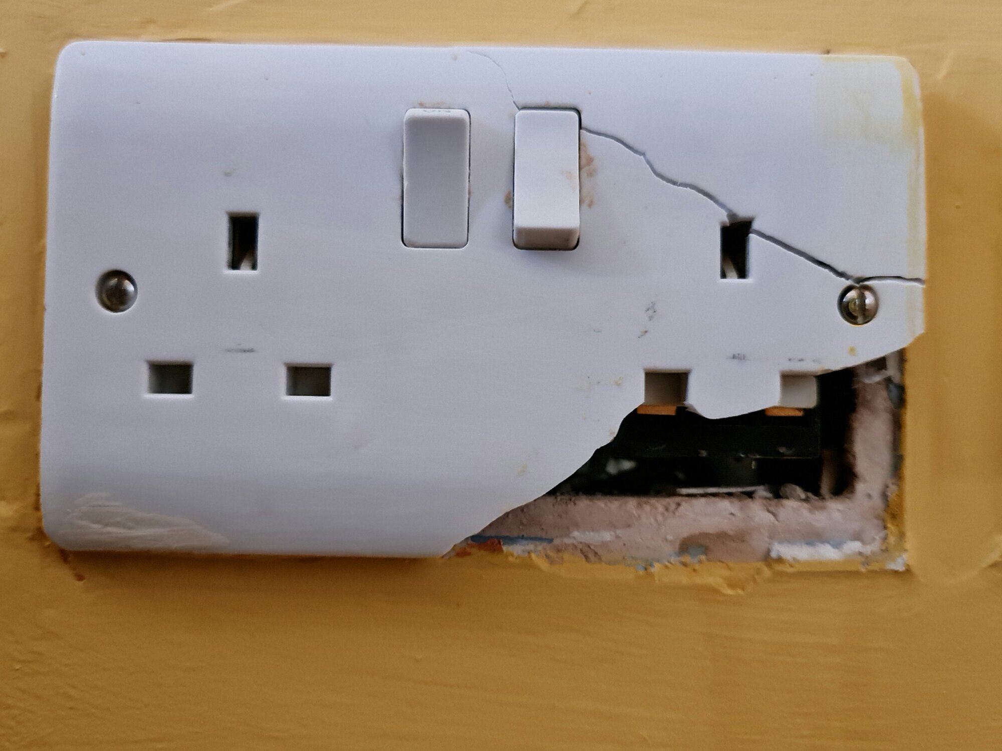 [ElectriciansForums.net] Favourite brand for sockets?