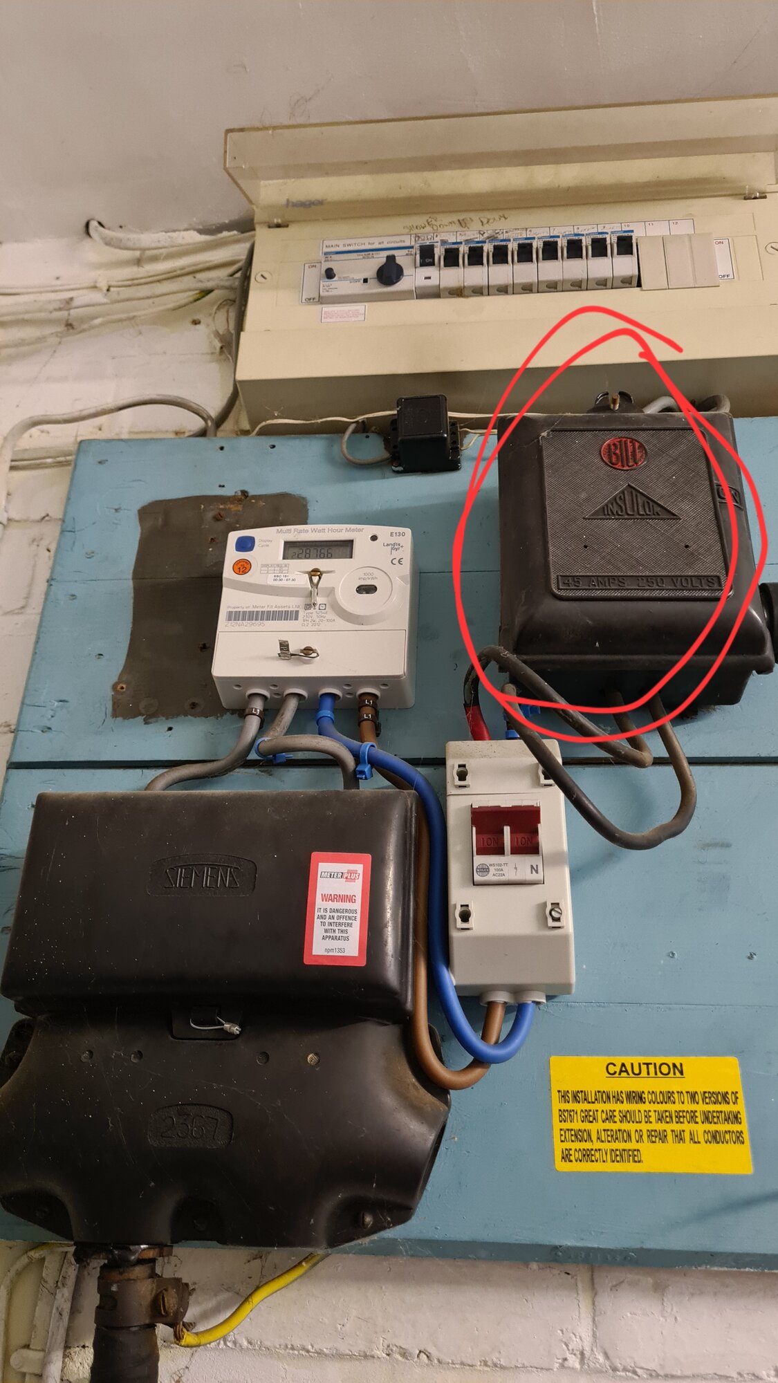 [ElectriciansForums.net] Old black box near consumer unit