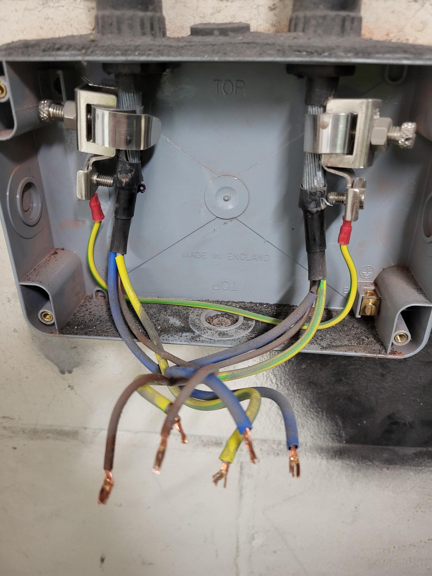 [ElectriciansForums.net] Earthing Armour with BS951 clamps?