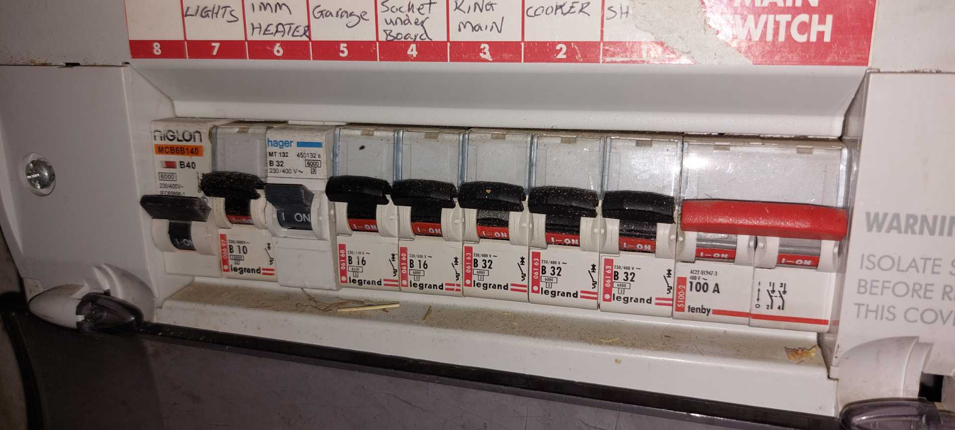 [ElectriciansForums.net] Consumer Unit cover not on properly