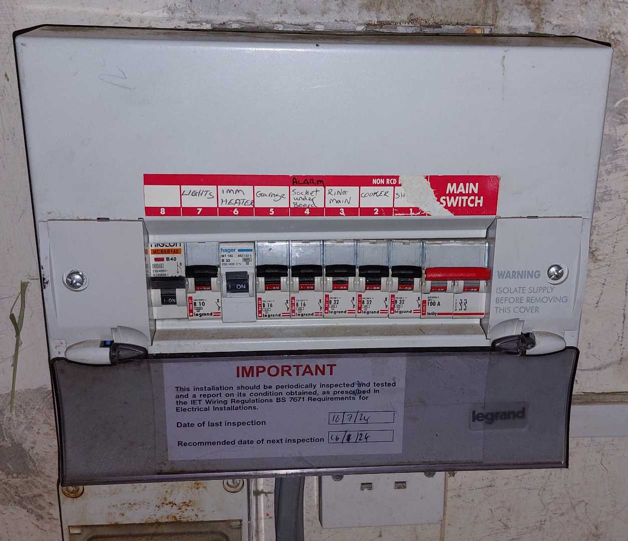 [ElectriciansForums.net] Consumer Unit cover not on properly