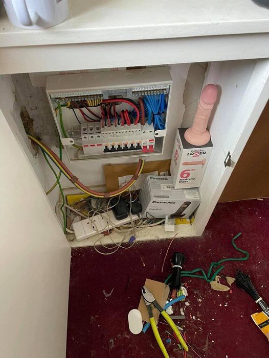 [ElectriciansForums.net] Dodgy trade pictures for your amusement! - 1 Million Views!