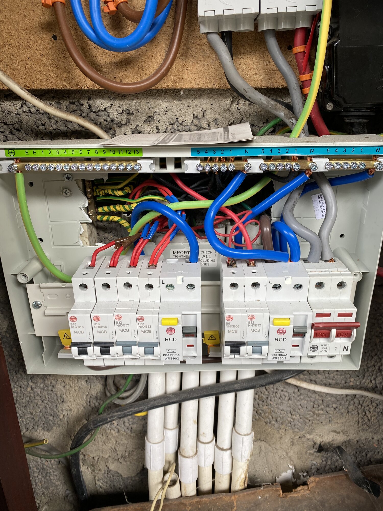 [ElectriciansForums.net] Dodgy trade pictures for your amusement! - 1 Million Views!