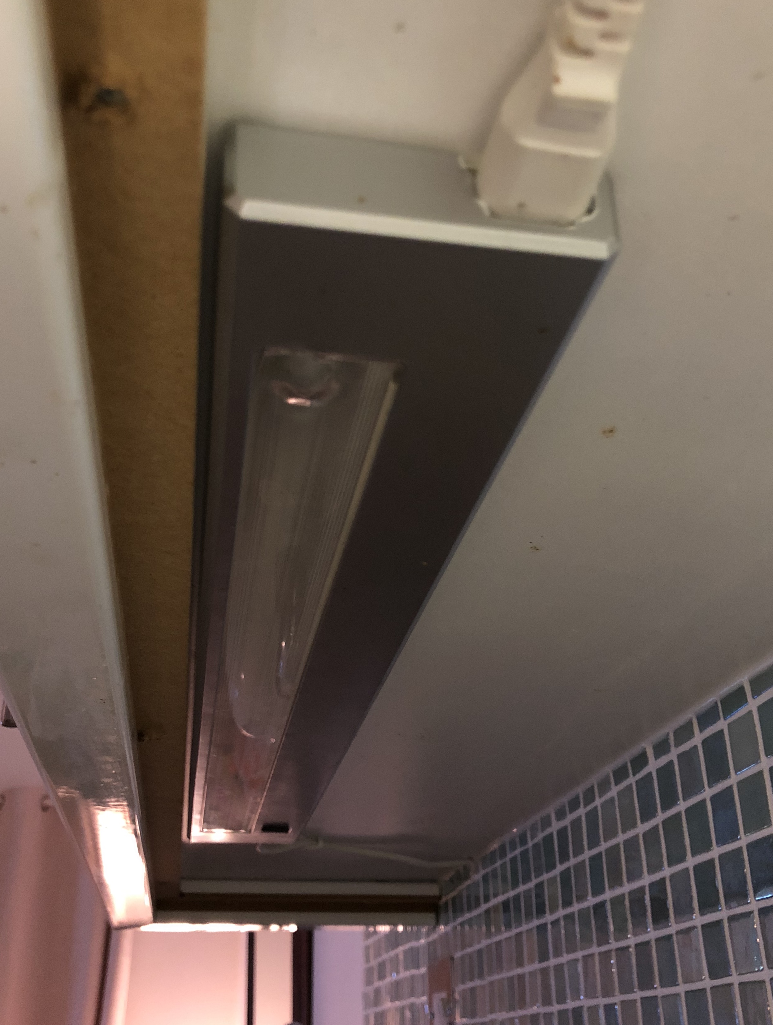 [ElectriciansForums.net] Under cabinet strip lighting, Upgrade to LED