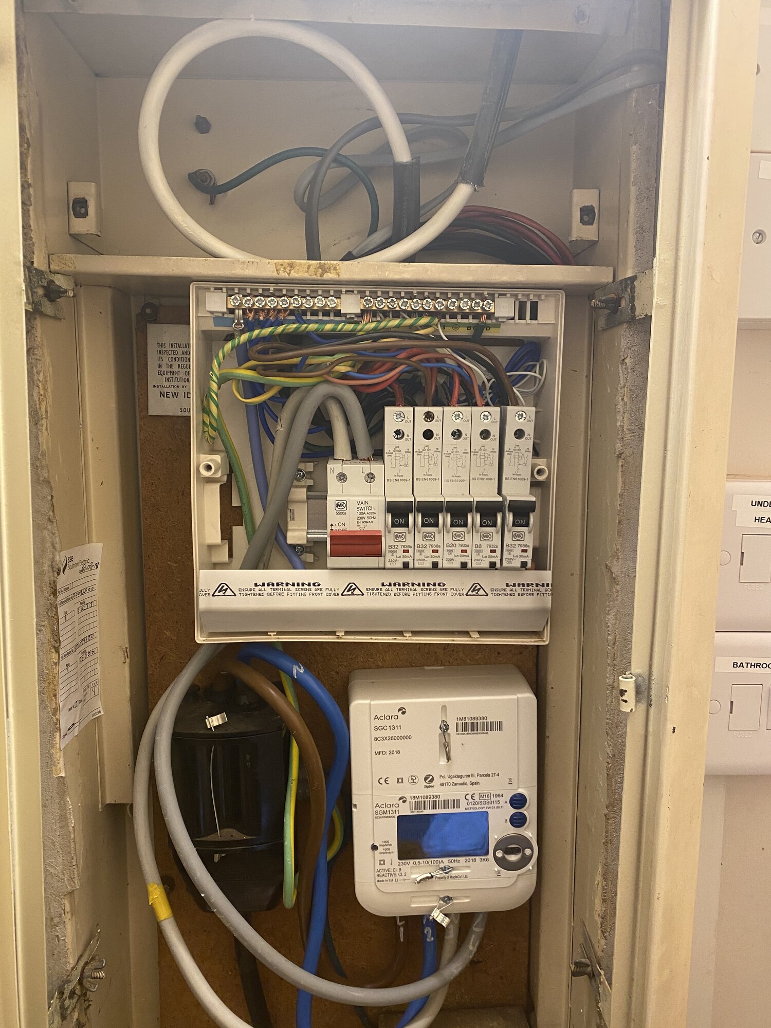 [ElectriciansForums.net] Dodgy trade pictures for your amusement! - 1 Million Views!