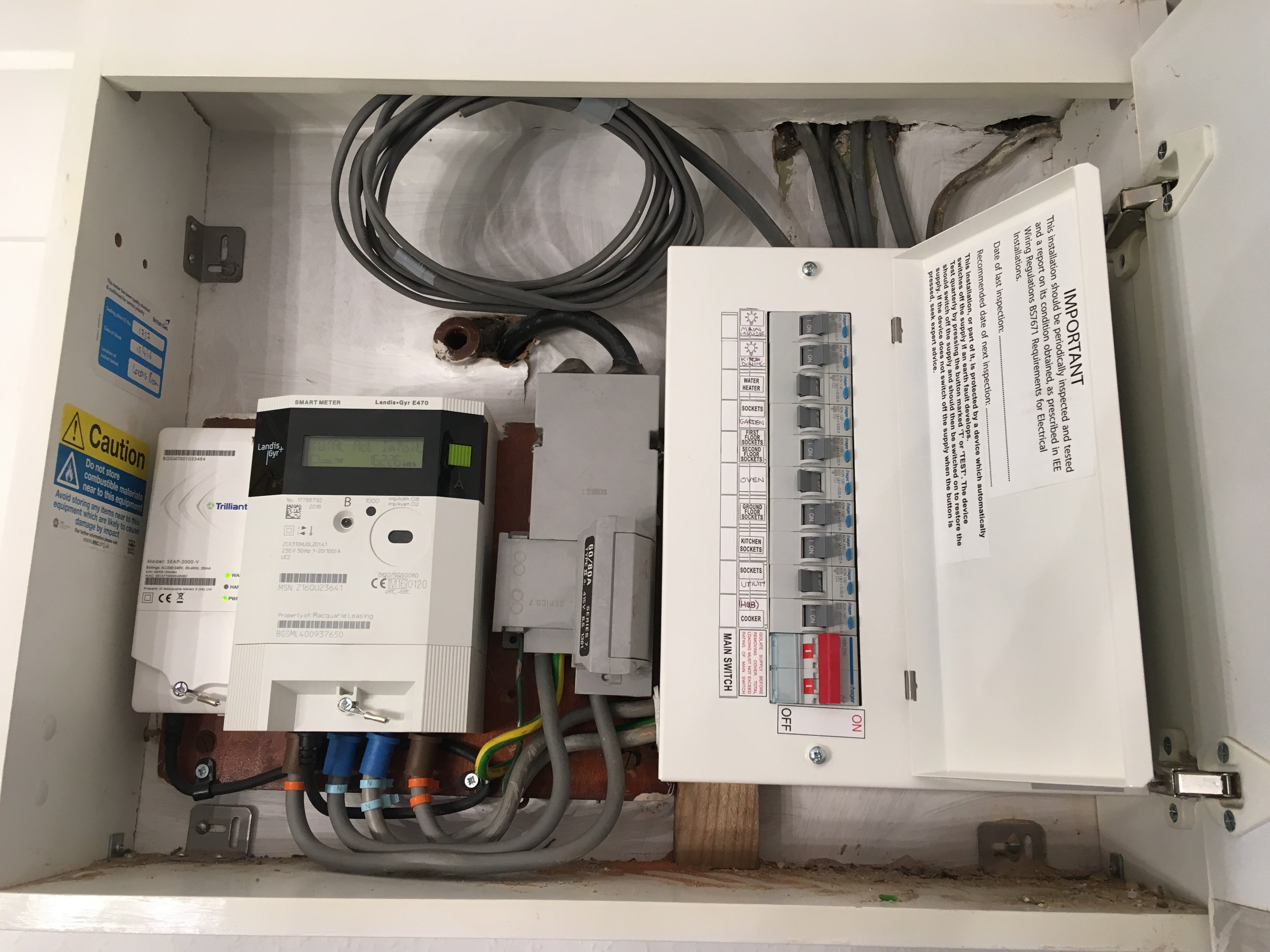 [ElectriciansForums.net] Fitting consumer unit ‘portrait’ not ‘landscape’