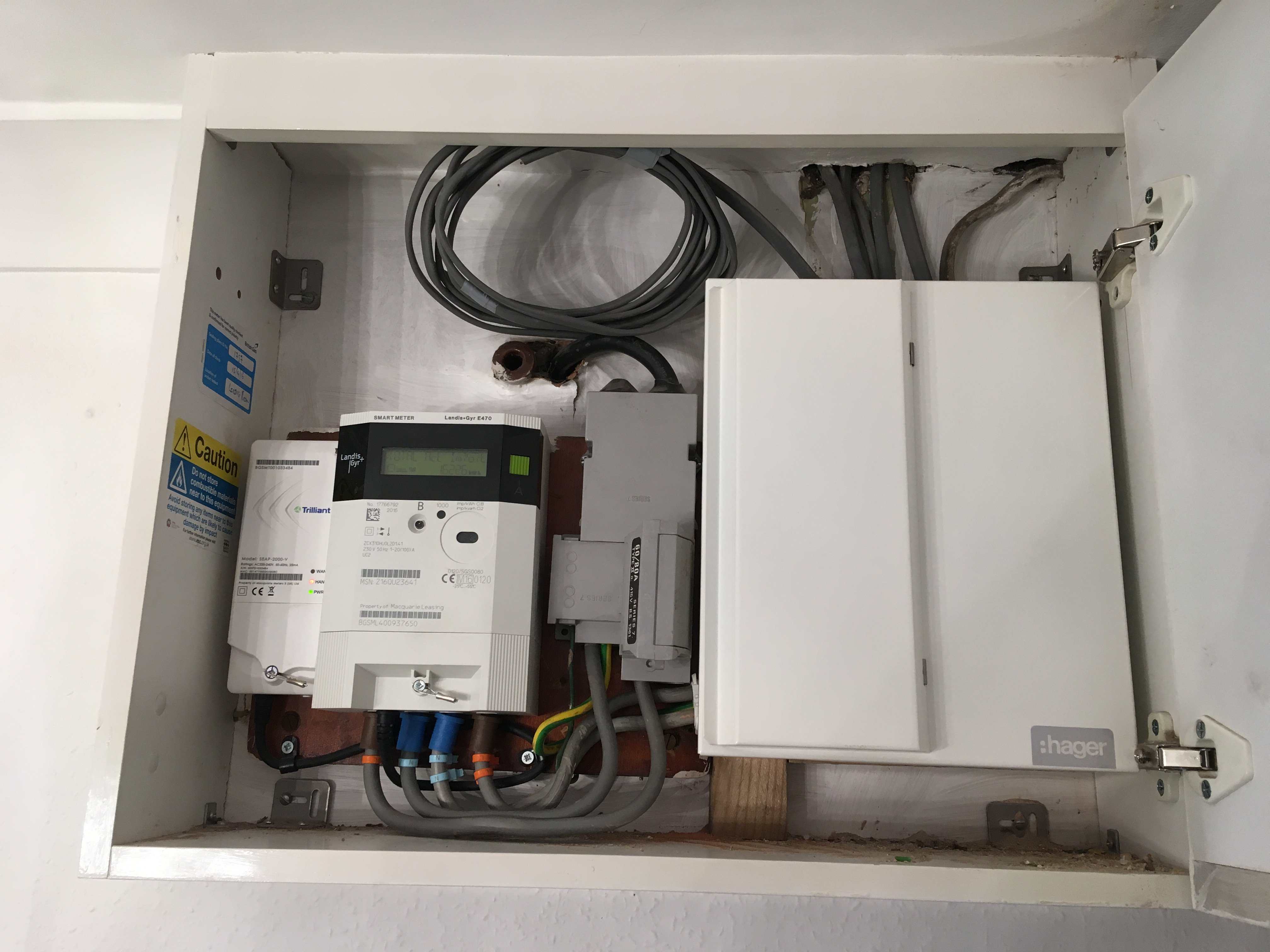 [ElectriciansForums.net] Fitting consumer unit ‘portrait’ not ‘landscape’