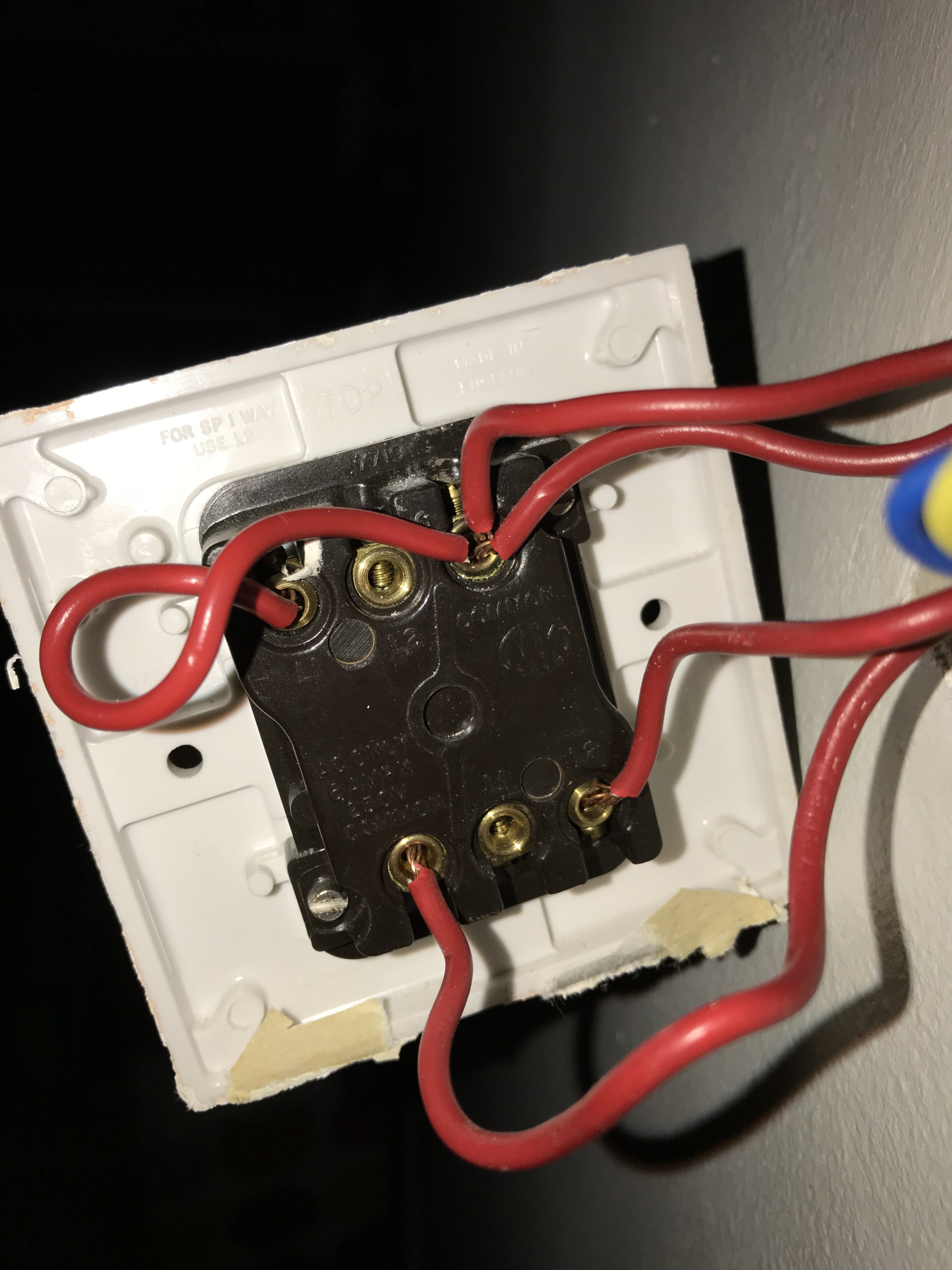 [ElectriciansForums.net] Two gang light switch odd wiring