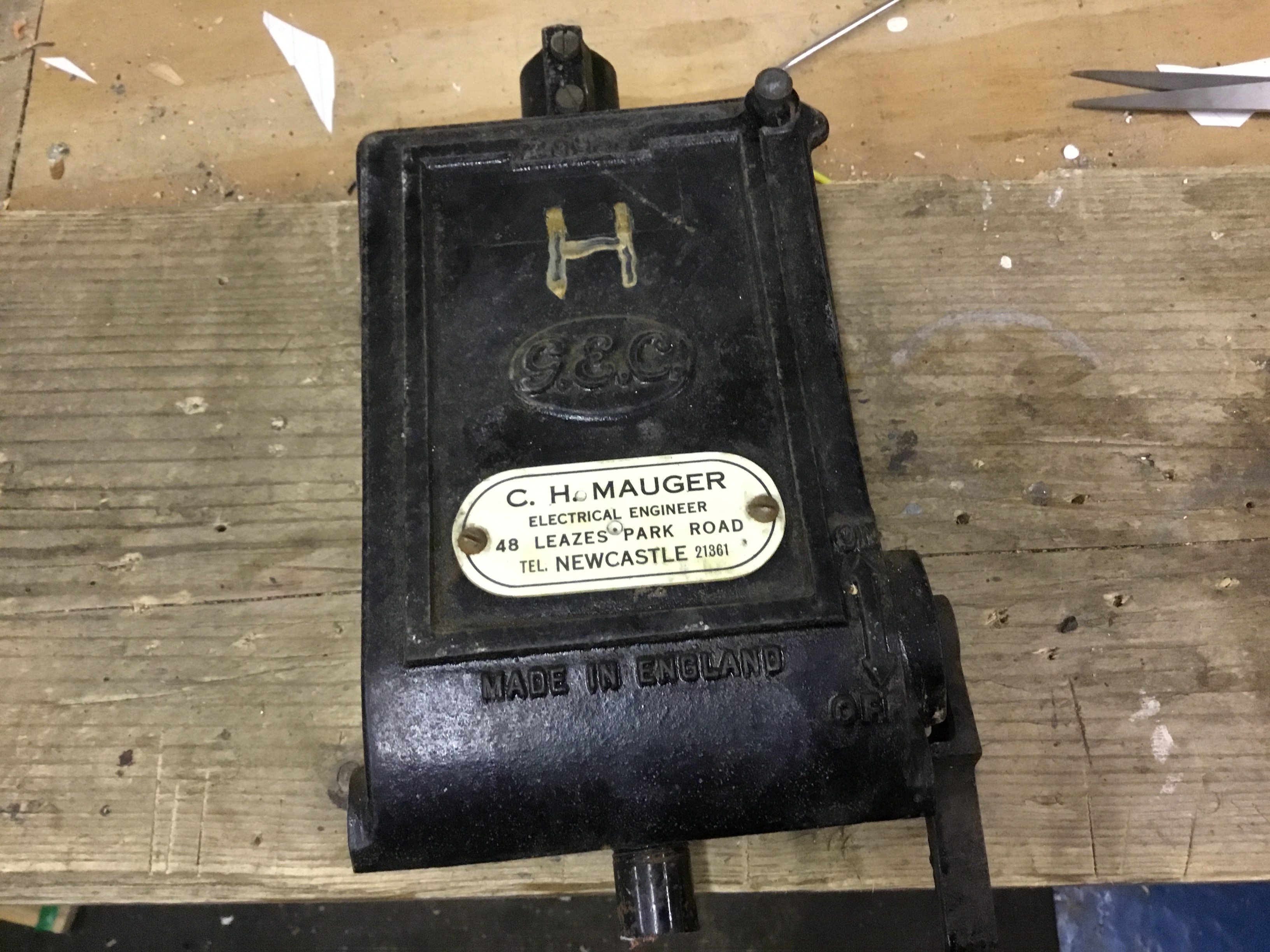 [ElectriciansForums.net] Lovely old Isolator found in Cellar