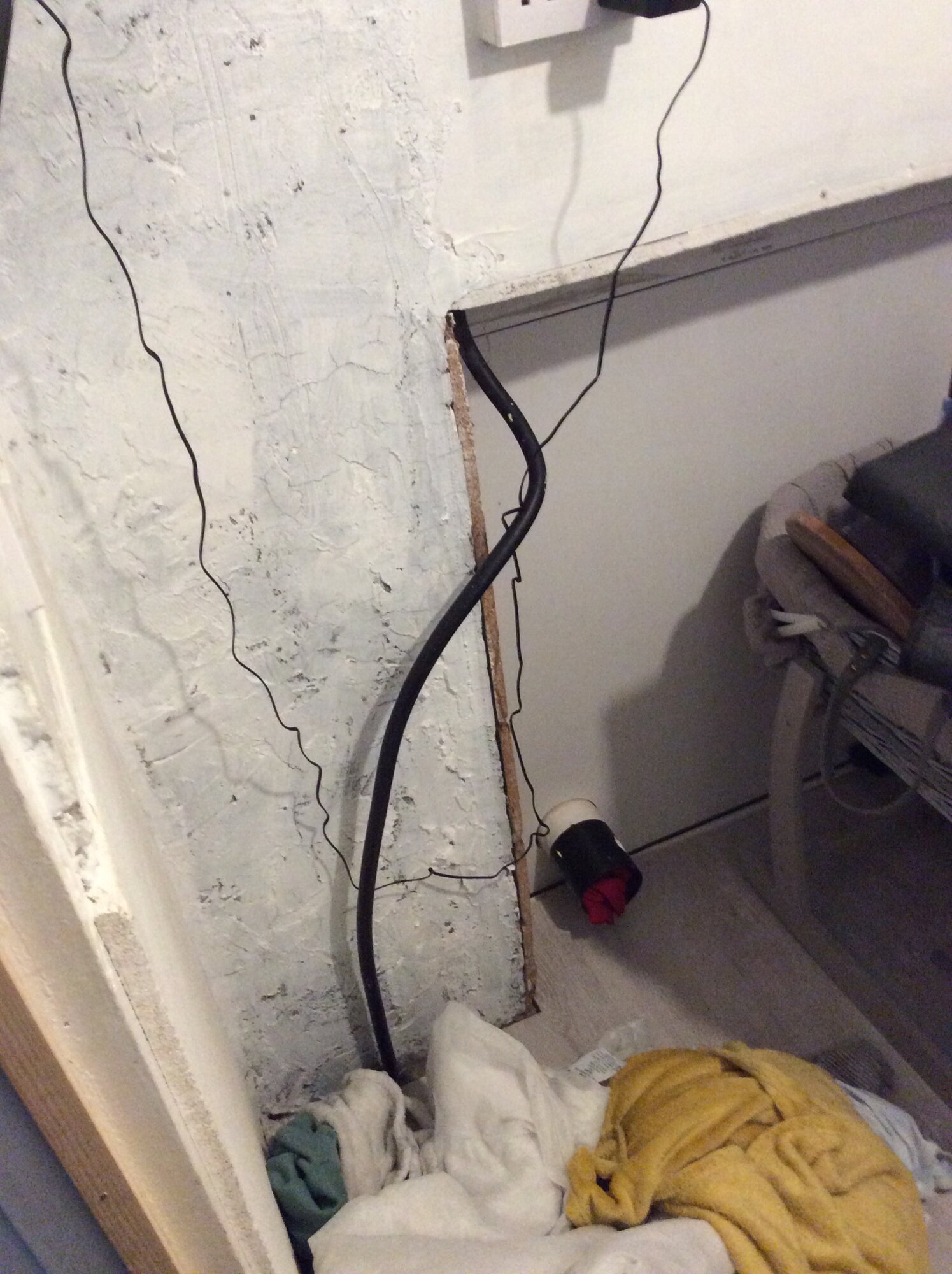 [ElectriciansForums.net] DNO cable to head flopping around next to a bed