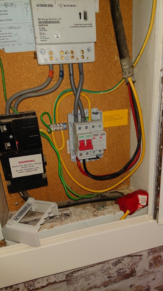 [ElectriciansForums.net] Terminating armoured in meter box