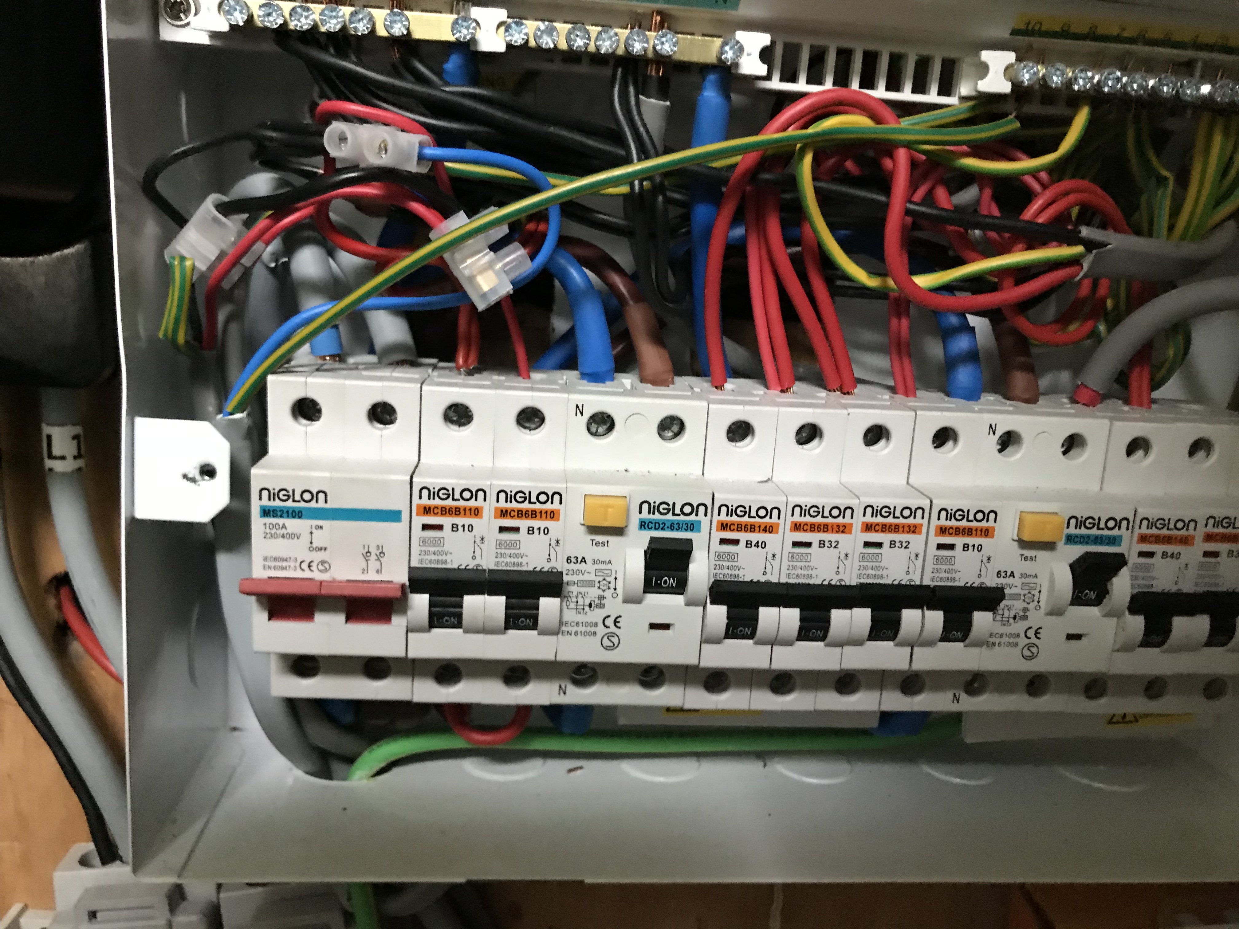 [ElectriciansForums.net] Dodgy trade pictures for your amusement! - 1 Million Views!