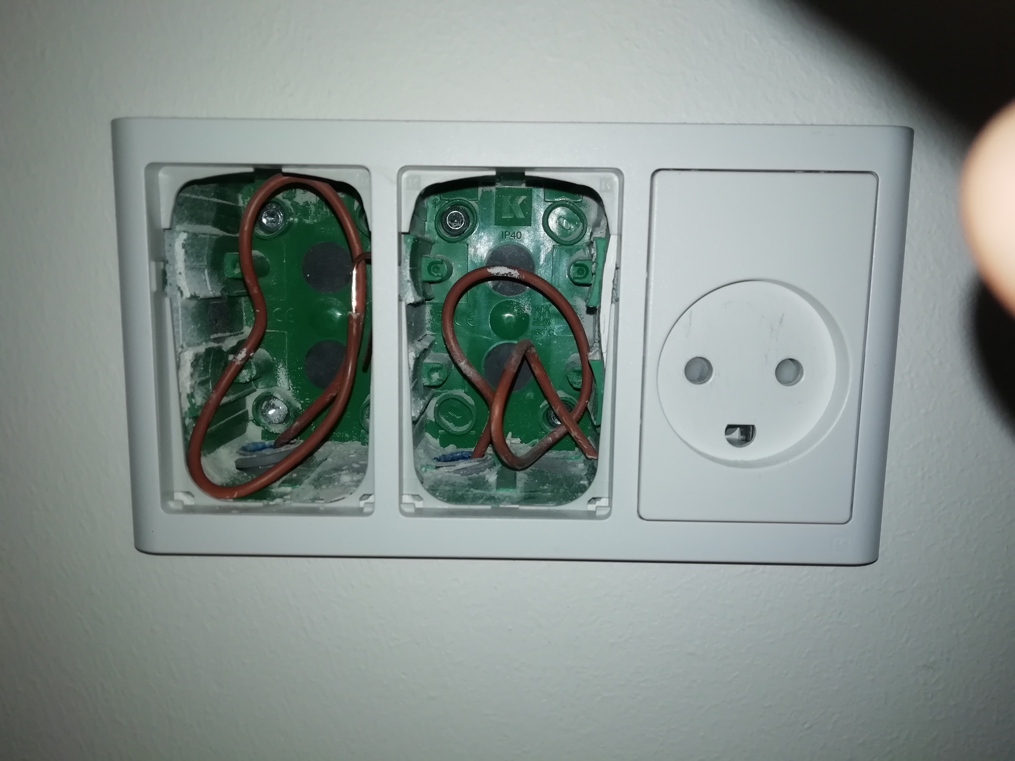 [ElectriciansForums.net] Only 1 brown wire in the wall