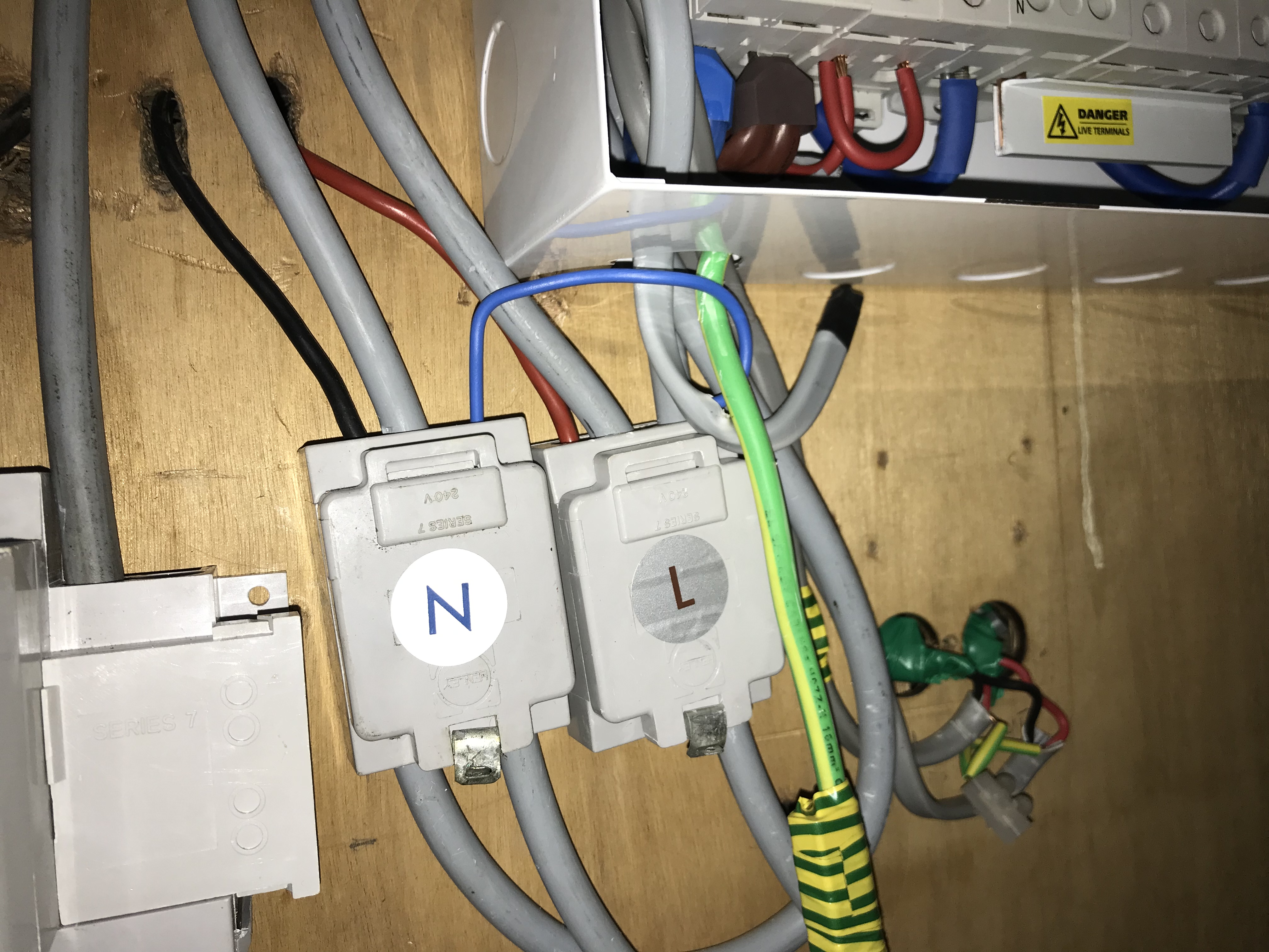 [ElectriciansForums.net] Dodgy trade pictures for your amusement! - 1 Million Views!