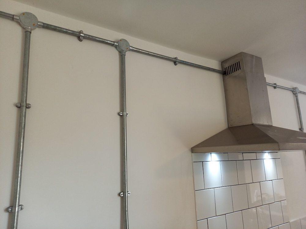 [ElectriciansForums.net] Cutting neat notches in a stainless steel cooker hood chimney