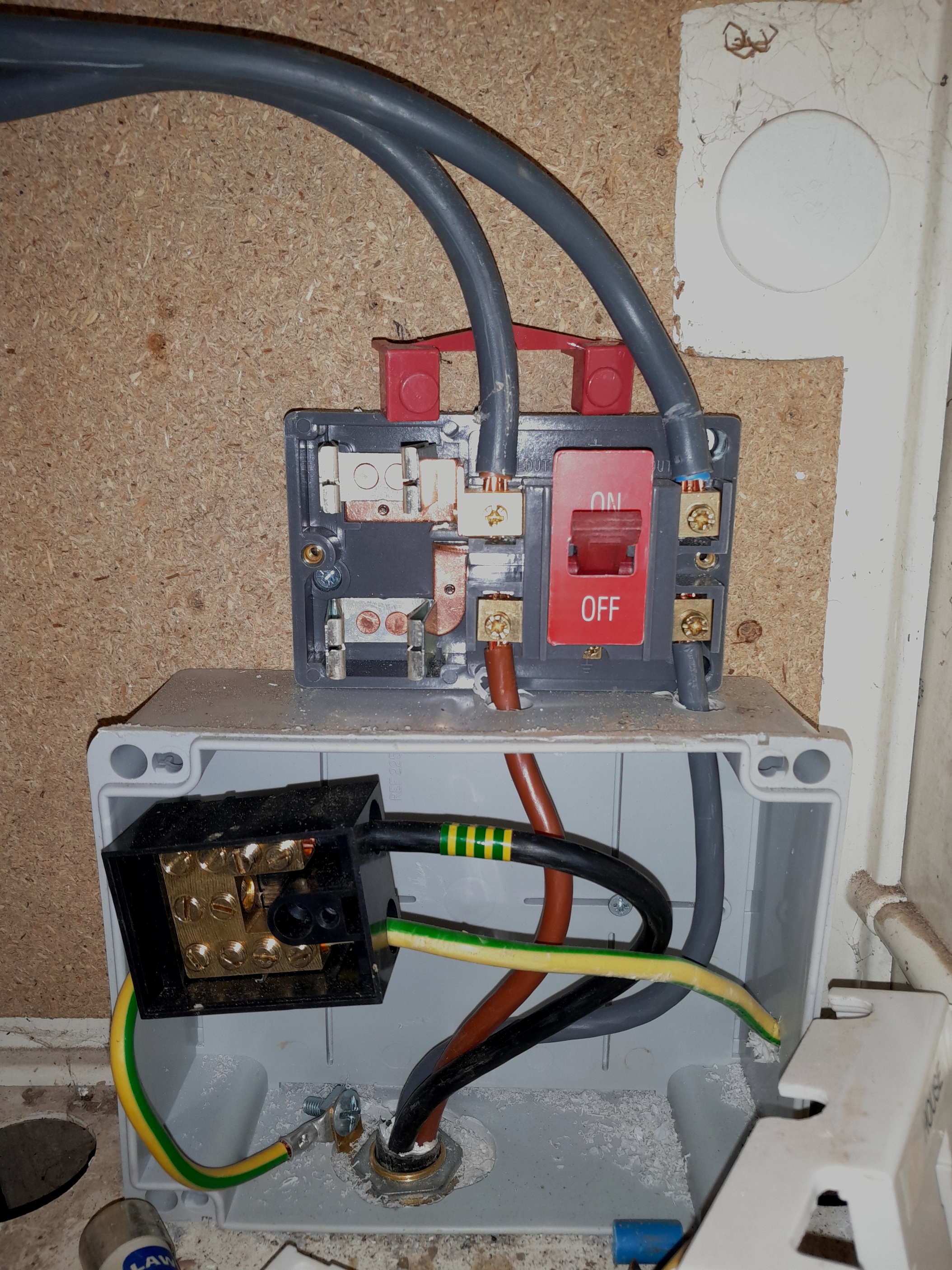 [ElectriciansForums.net] Dodgy trade pictures for your amusement! - 1 Million Views!