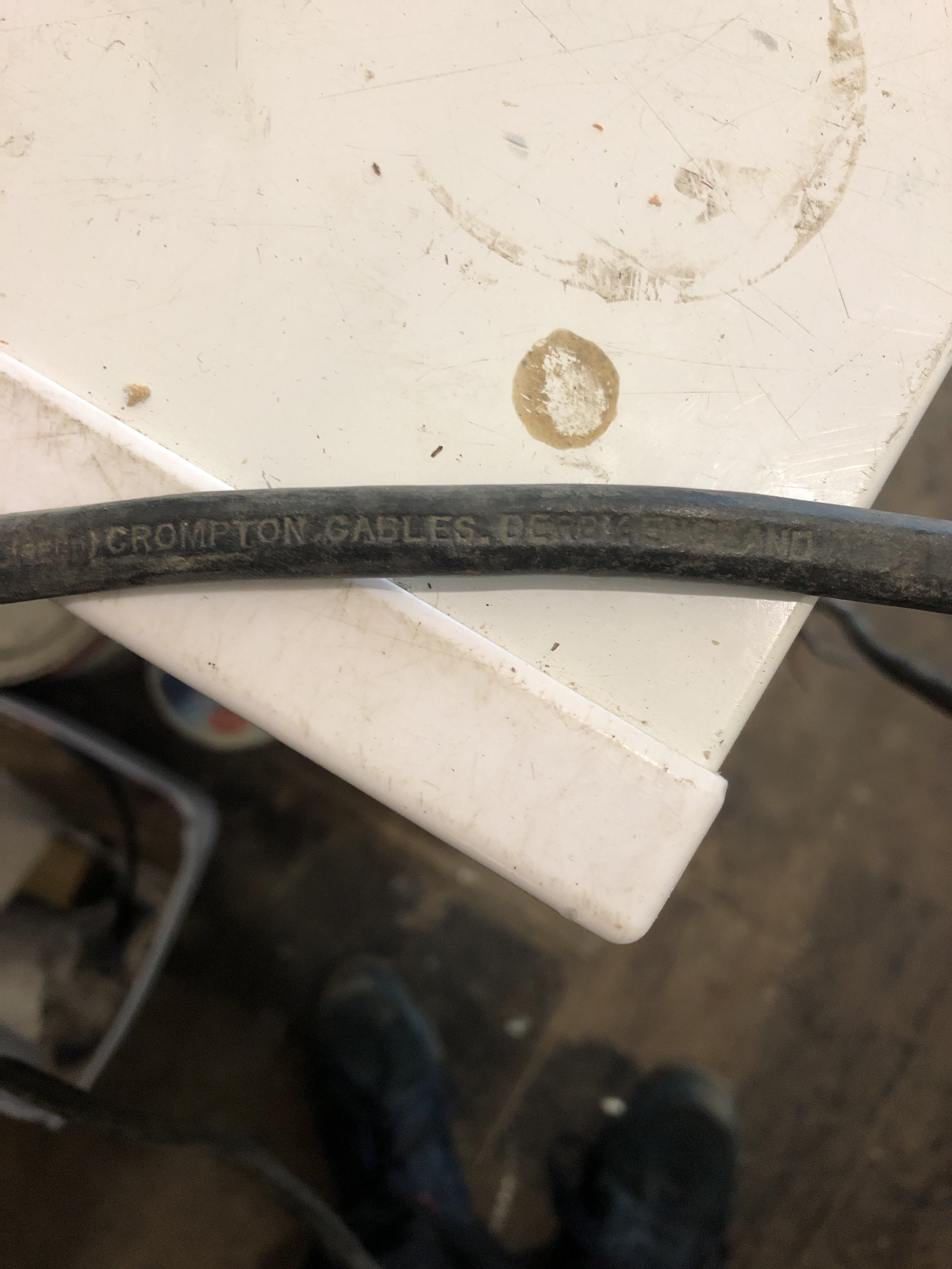 [ElectriciansForums.net] Type of cable - how old is this cable do you think?