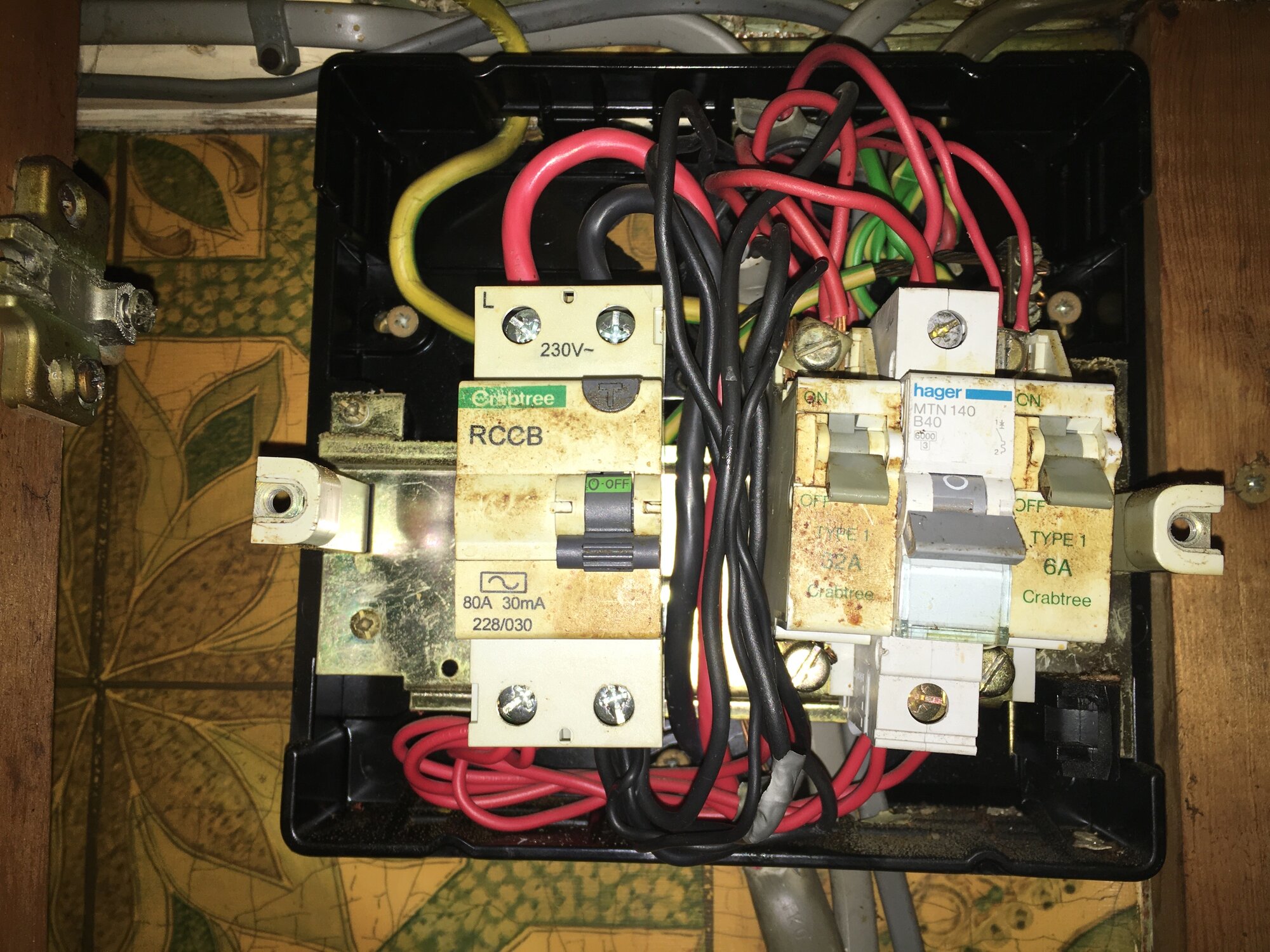 [ElectriciansForums.net] Dodgy trade pictures for your amusement! - 1 Million Views!