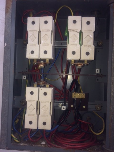 [ElectriciansForums.net] Live cable taken straight off busbar..Reg no. required.