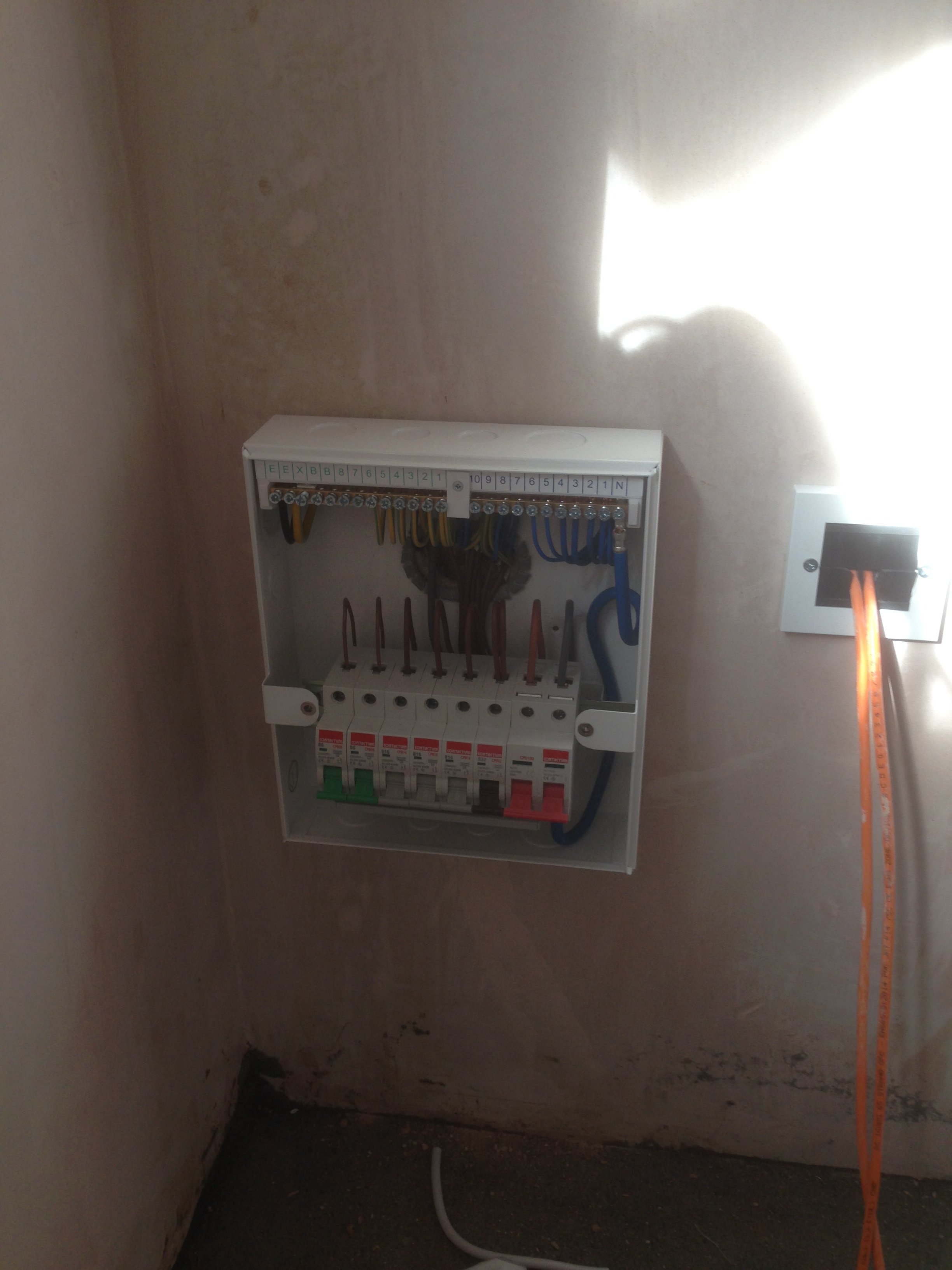 [ElectriciansForums.net] Pictures of Board work