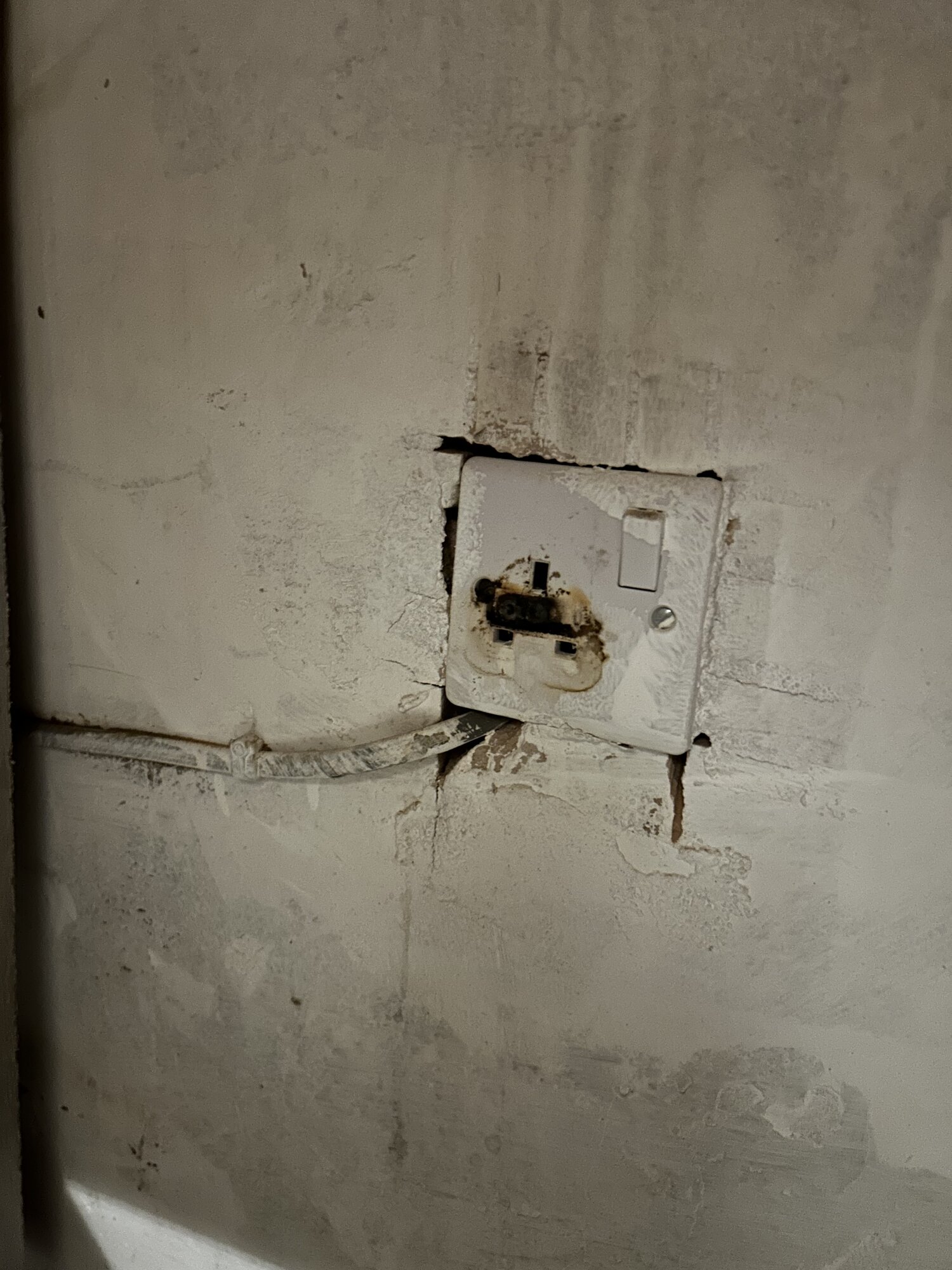 [ElectriciansForums.net] How would you deal with this?