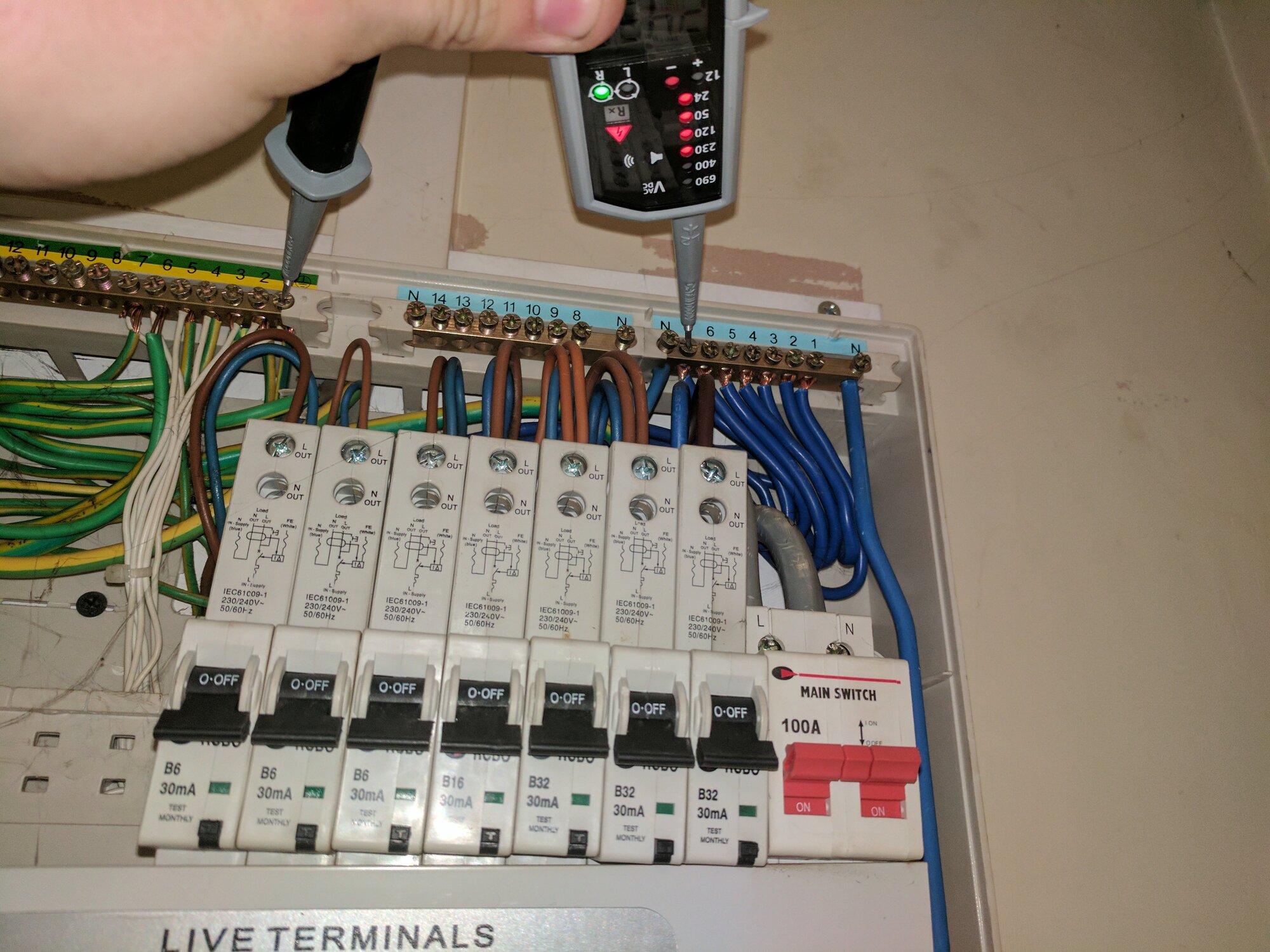 [ElectriciansForums.net] Dodgy trade pictures for your amusement! - 1 Million Views!