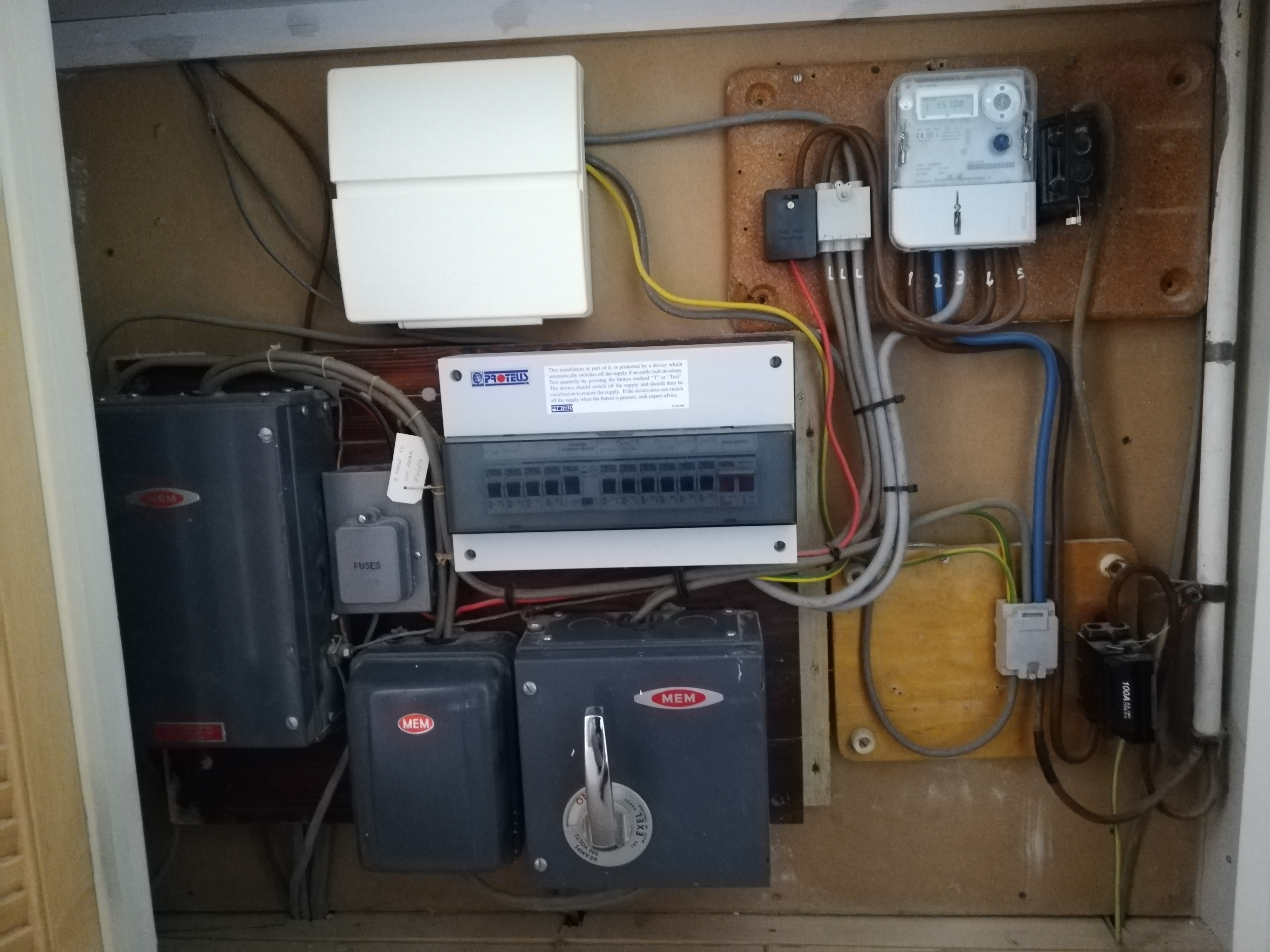 [ElectriciansForums.net] Help required with identification