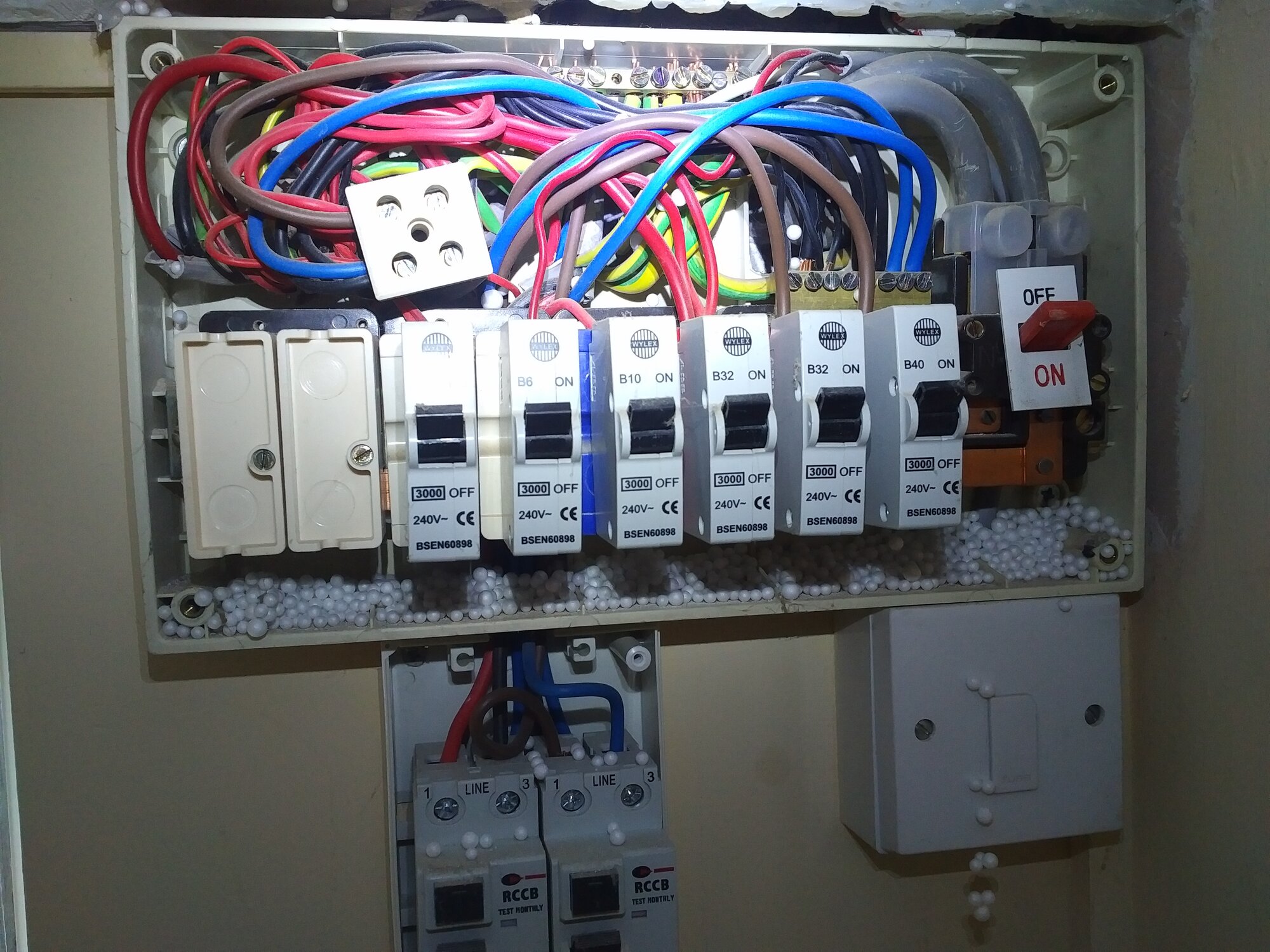 [ElectriciansForums.net] Dodgy trade pictures for your amusement! - 1 Million Views!