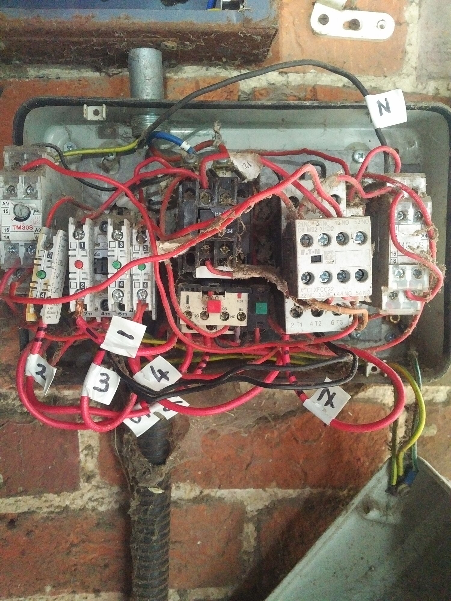 [ElectriciansForums.net] Dodgy trade pictures for your amusement! - 1 Million Views!