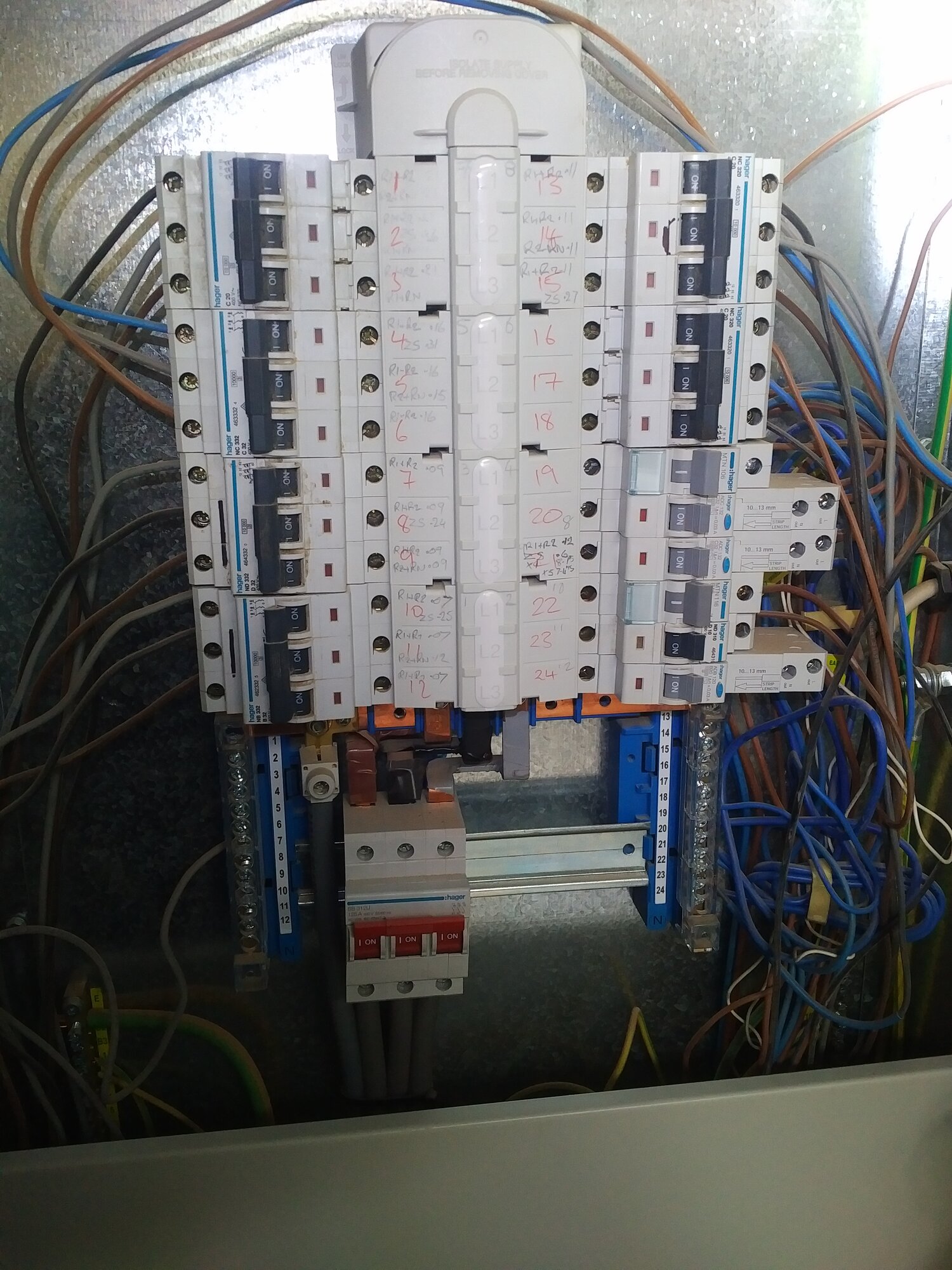 [ElectriciansForums.net] Dodgy trade pictures for your amusement! - 1 Million Views!