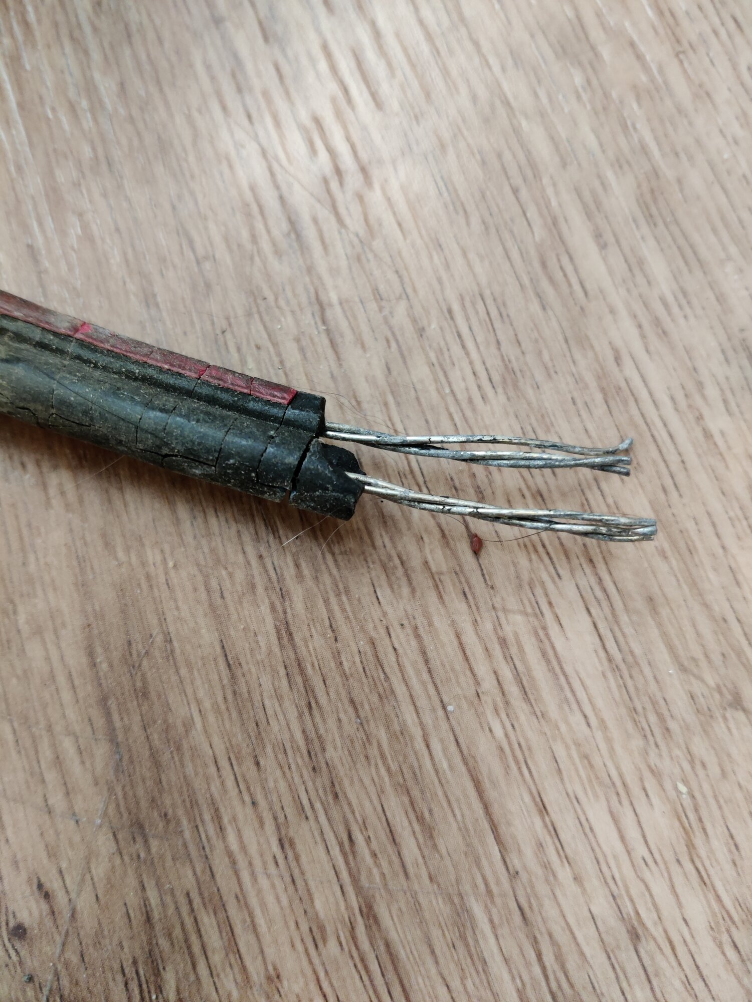 [ElectriciansForums.net] Weird old wires found under my floor