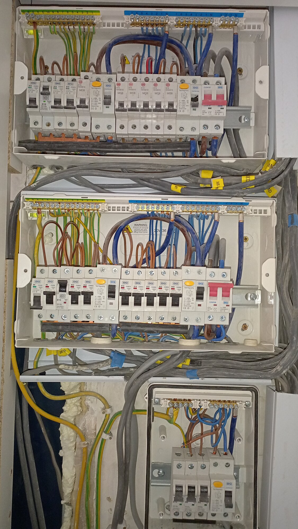 [ElectriciansForums.net] Dodgy trade pictures for your amusement! - 1 Million Views!