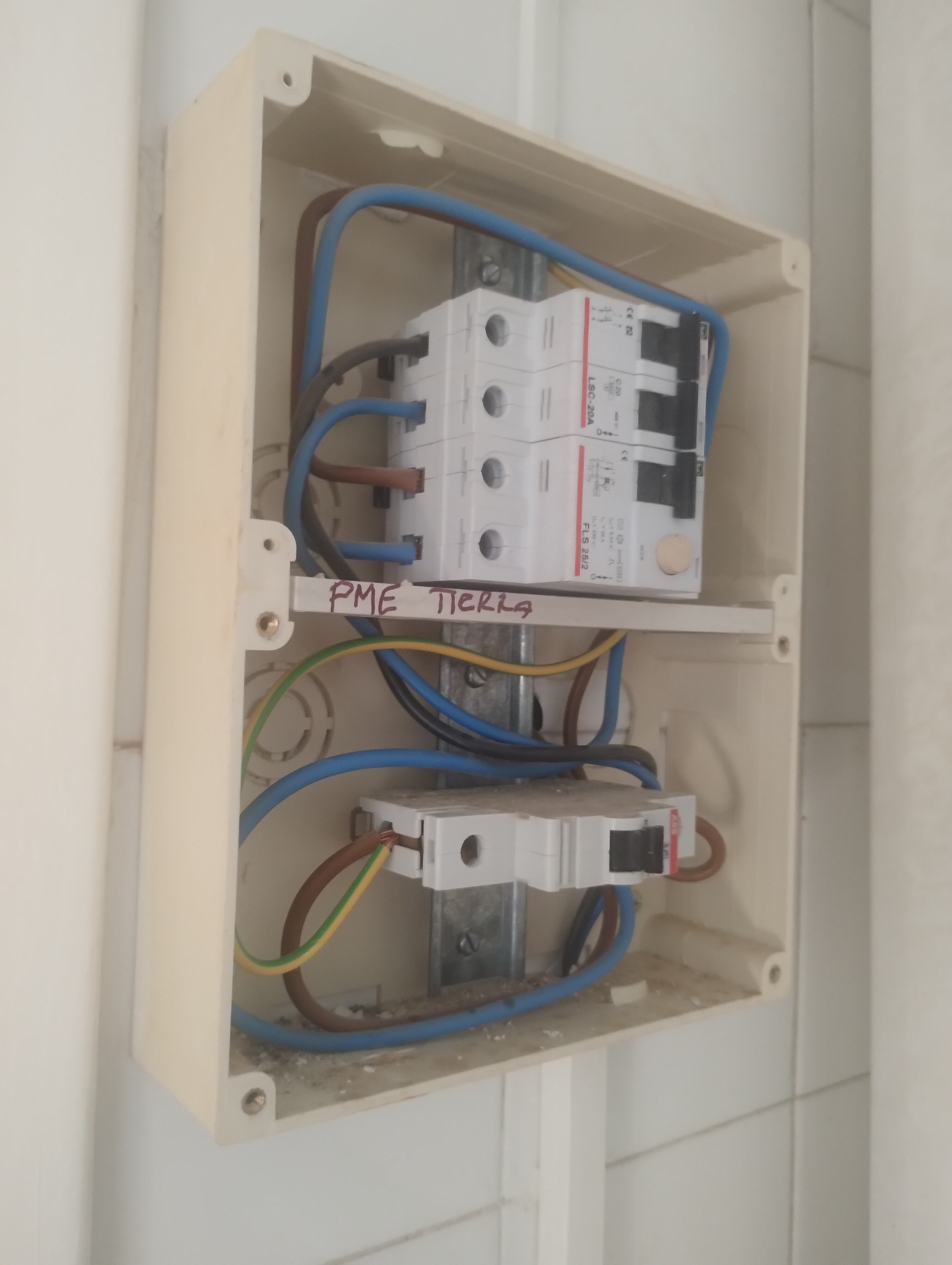 [ElectriciansForums.net] What are the dangers associated with wiring earth to neutral in the consumer unit, due to no earth existing in my apartment?