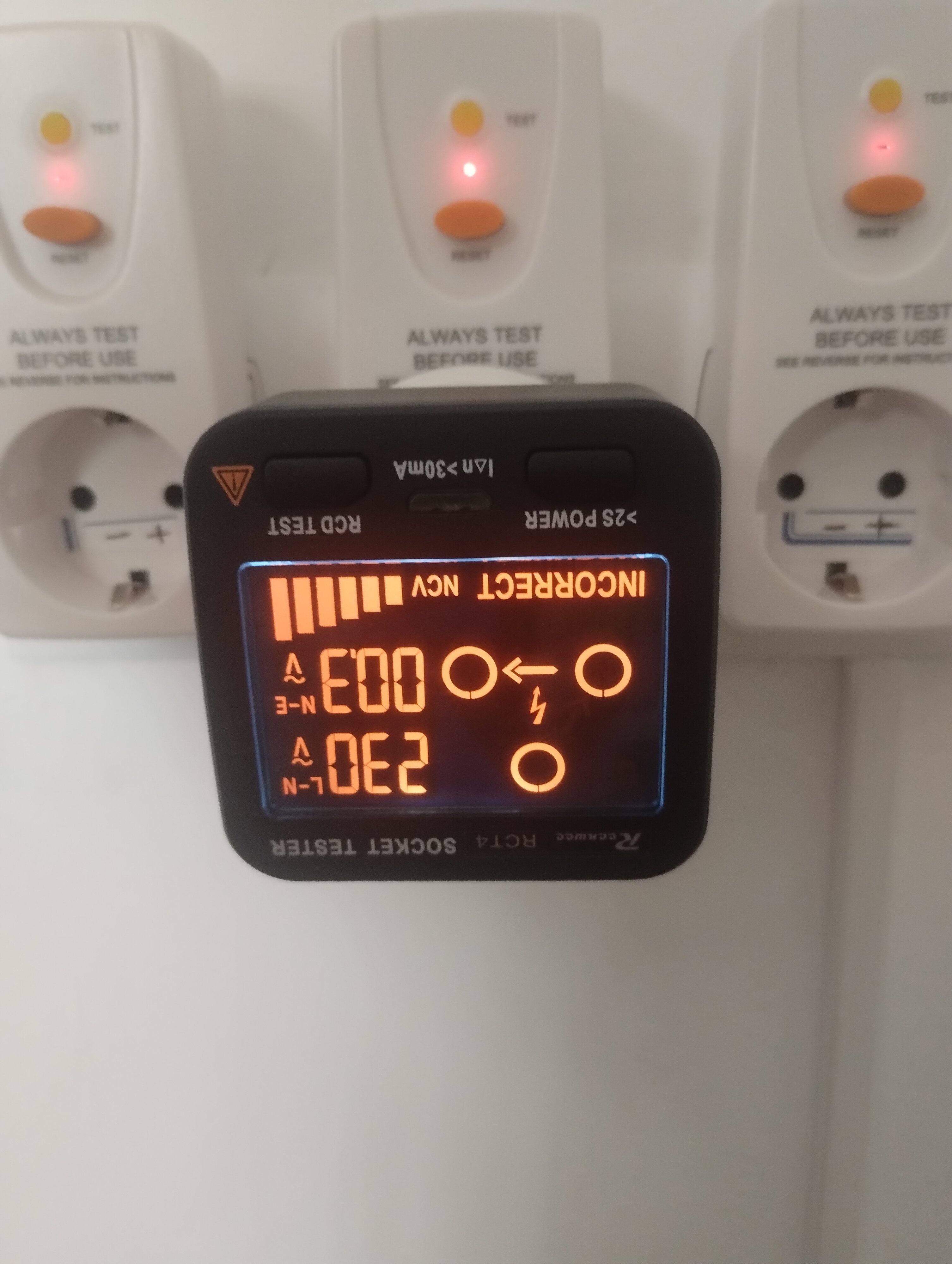 [ElectriciansForums.net] dangers associated with wiring earth to neutral in the consumer unit?