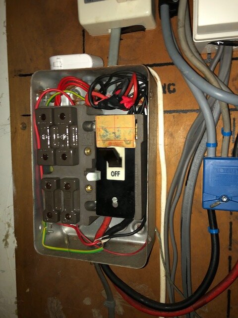 [ElectriciansForums.net] How old is this rewireable fuse box?