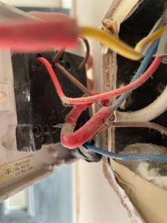 [ElectriciansForums.net] Wiring 3 way switch