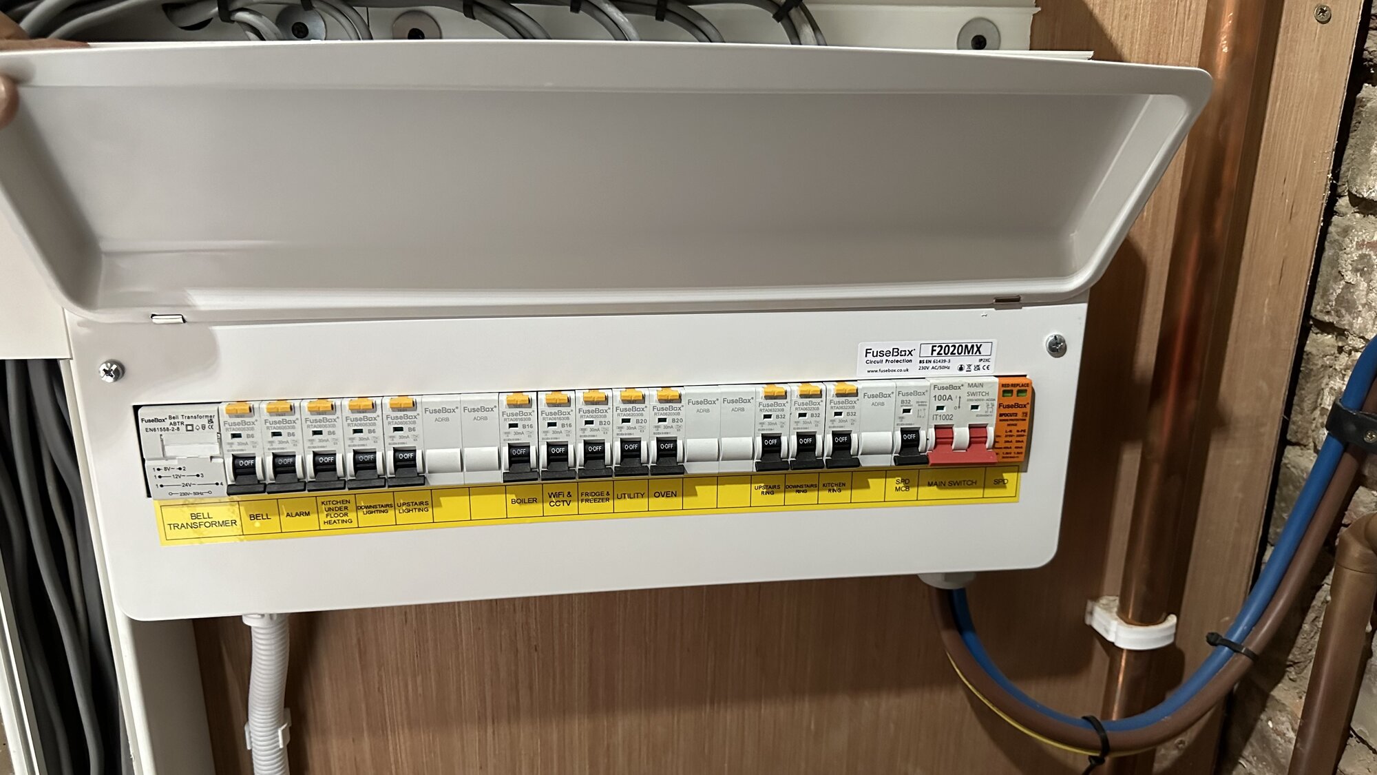 [ElectriciansForums.net] What’s the best way to fix this small gap in the consumer unit?