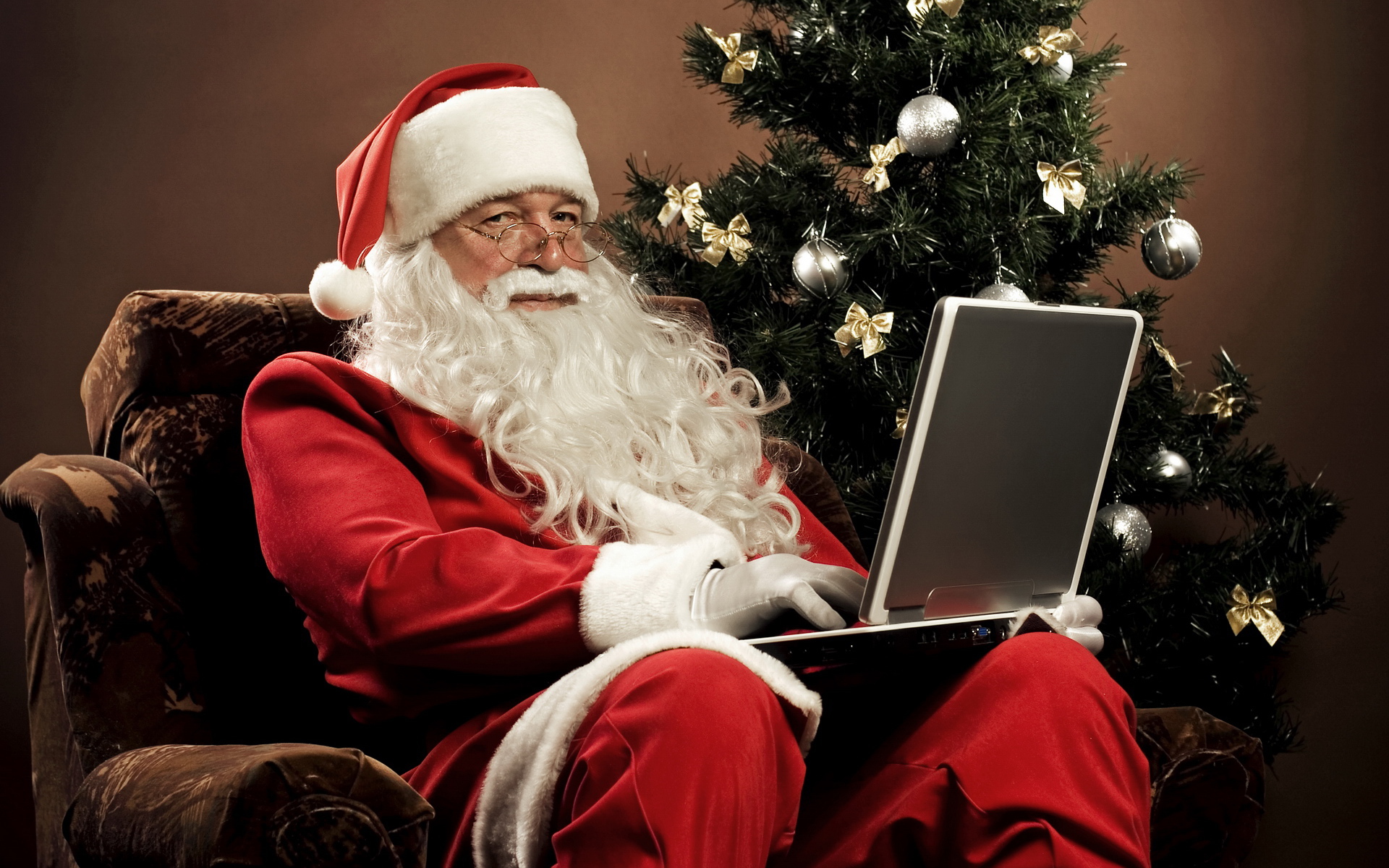 New_Year_wallpapers_funny__santa_claus_051268_.jpg