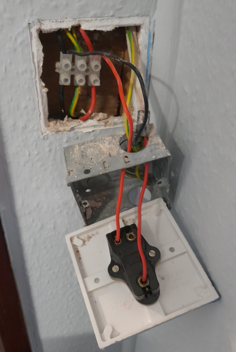 [ElectriciansForums.net] Dodgy trade pictures for your amusement! - 1 Million Views!