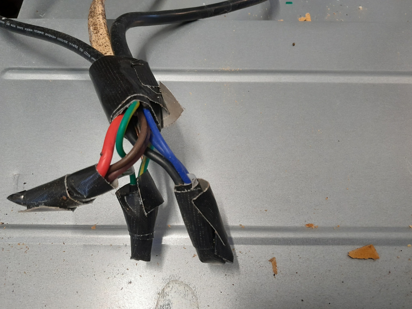 [ElectriciansForums.net] Dodgy trade pictures for your amusement! - 1 Million Views!