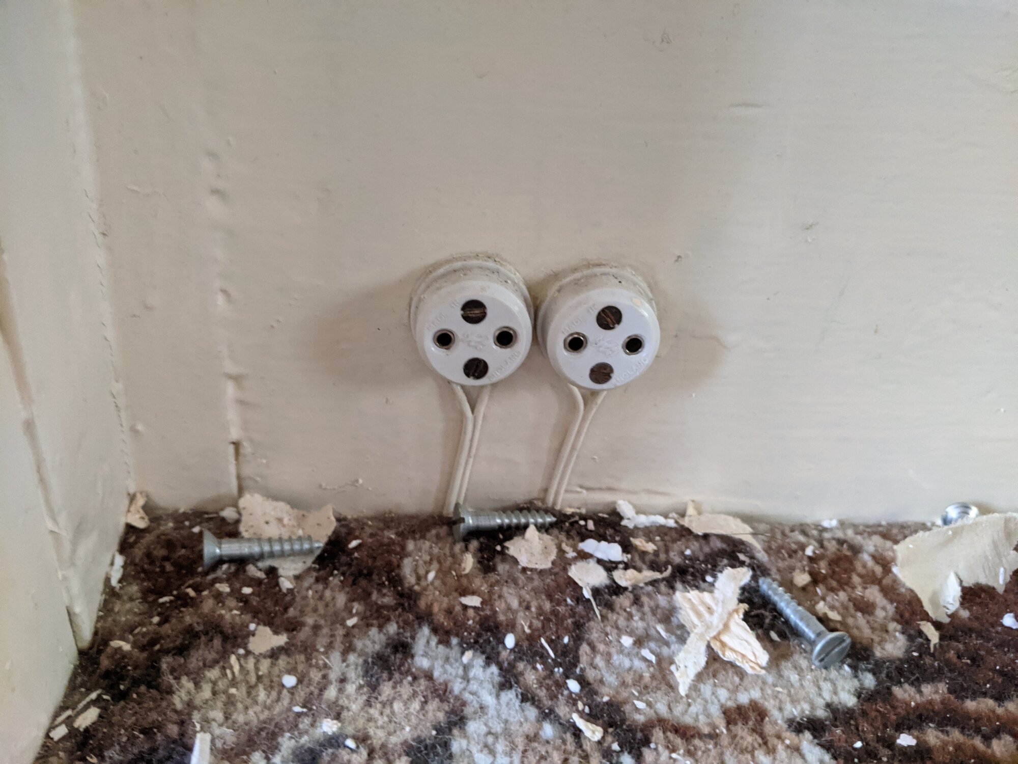 [ElectriciansForums.net] Anybody know what these are?