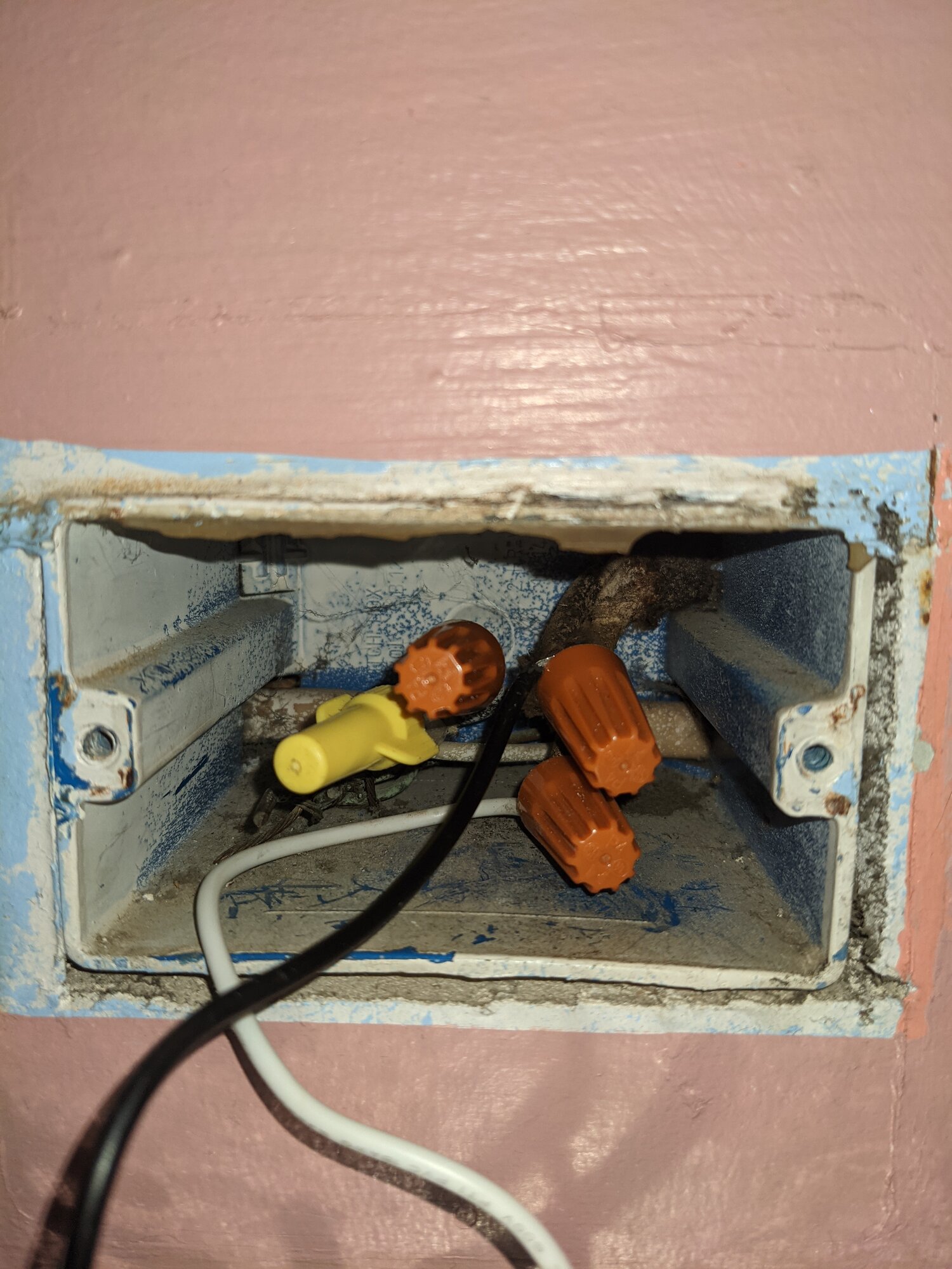 [ElectriciansForums.net] Why my light and outlet stopped working?